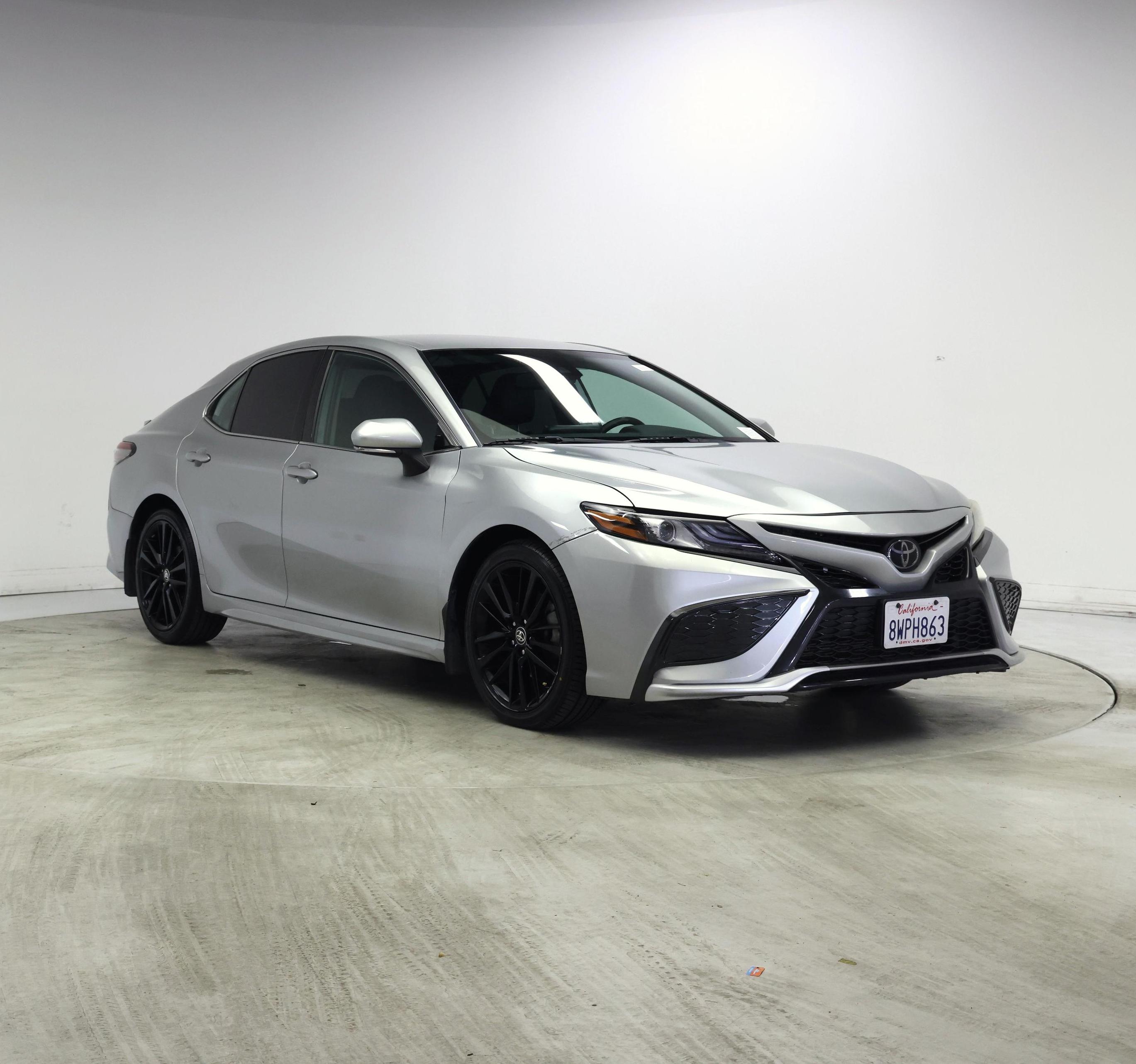 Silver 2021 Toyota Camry Sedan Front-Wheel Drive Automatic