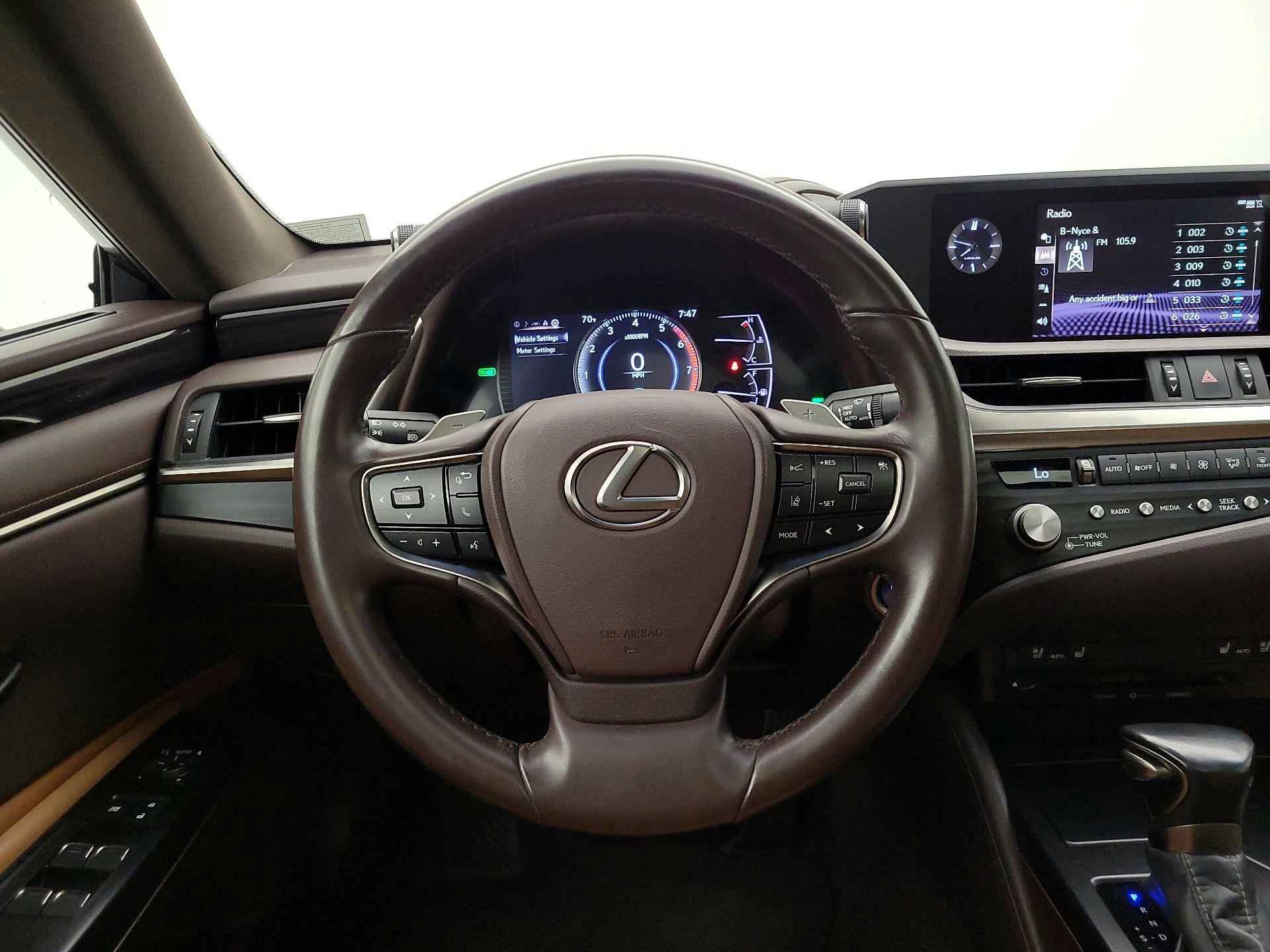 Thumbnail: 2021 Lexus ES - 10