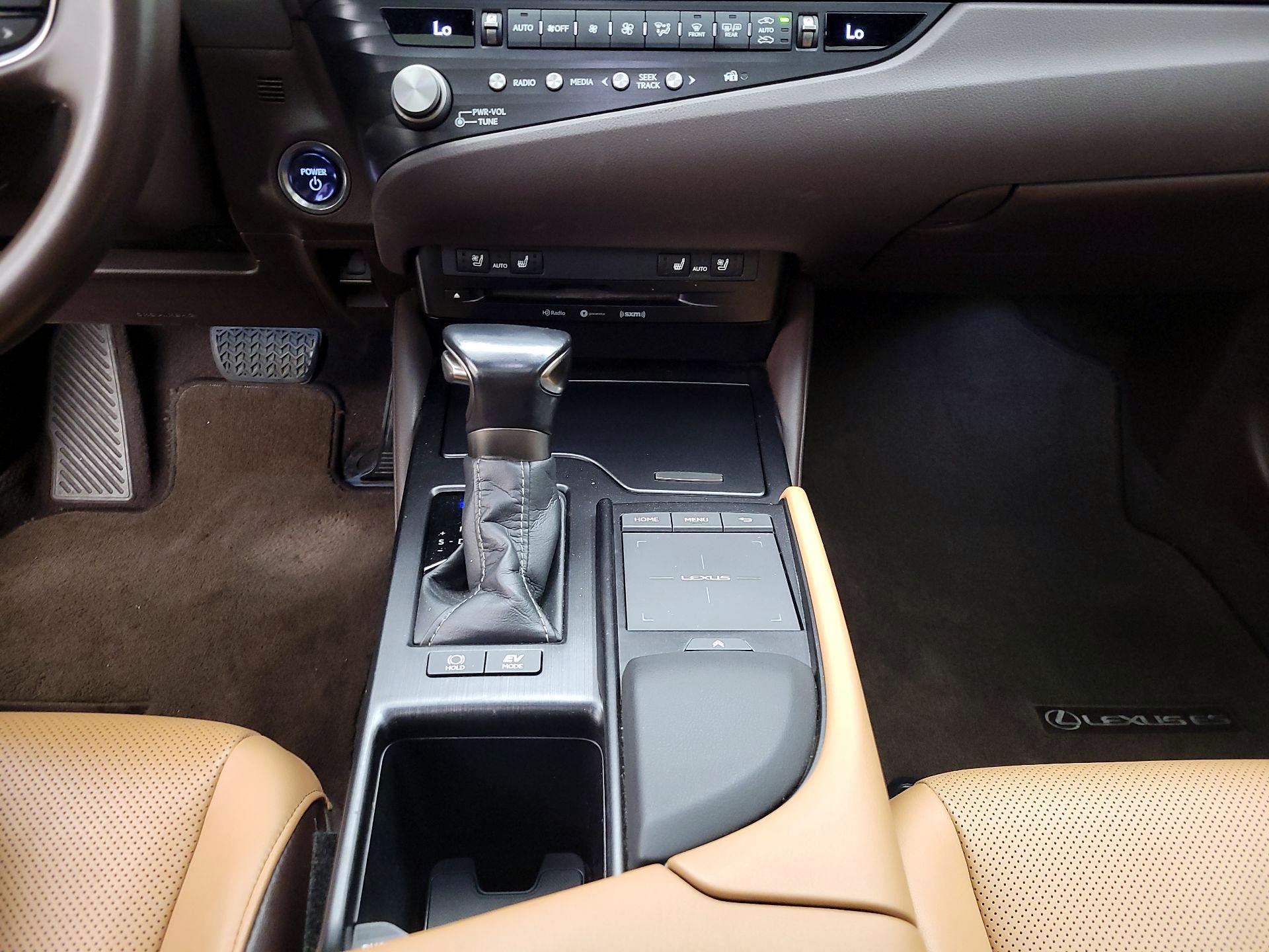 Thumbnail: 2021 Lexus ES - 17