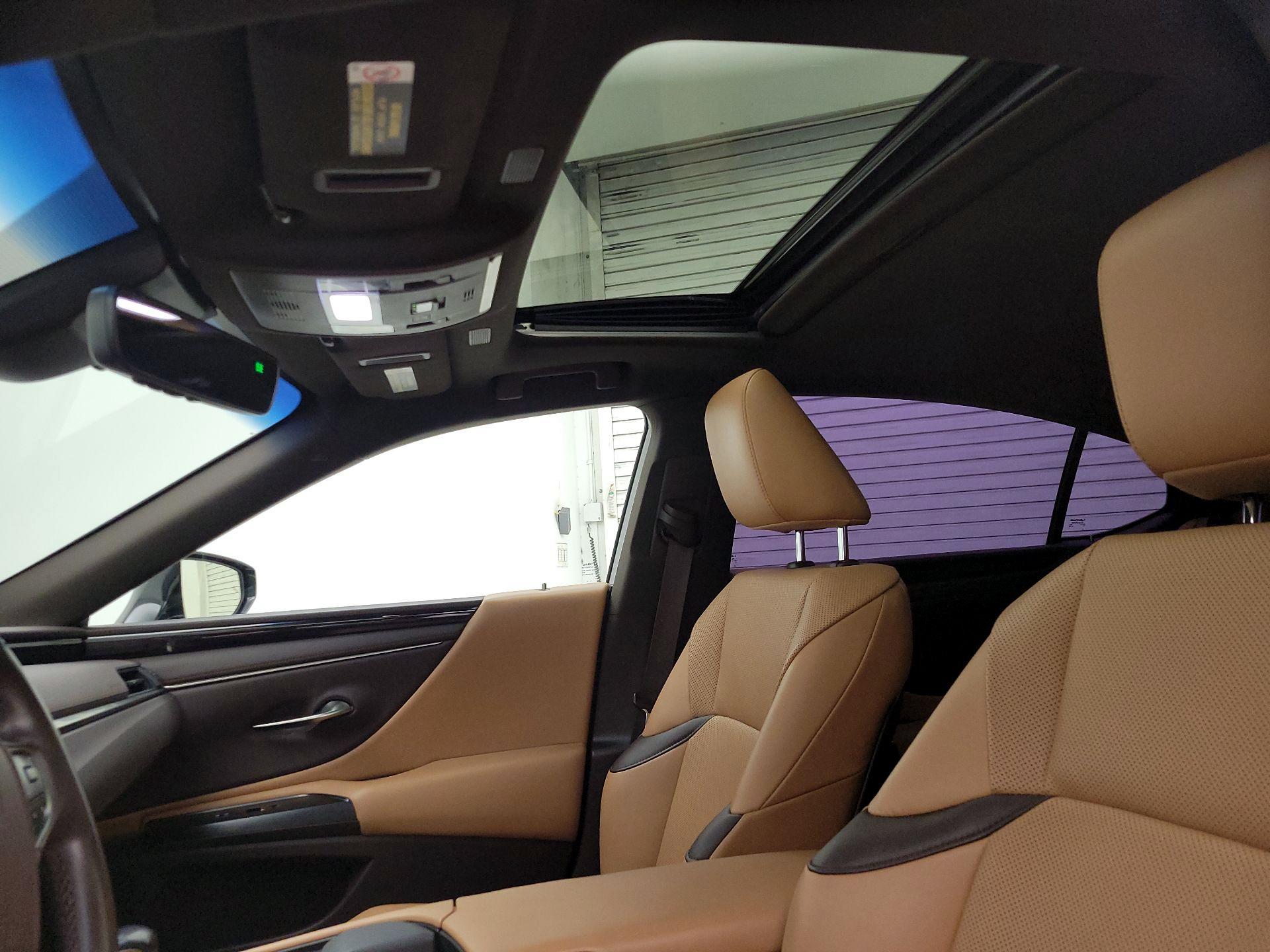Thumbnail: 2021 Lexus ES - 18
