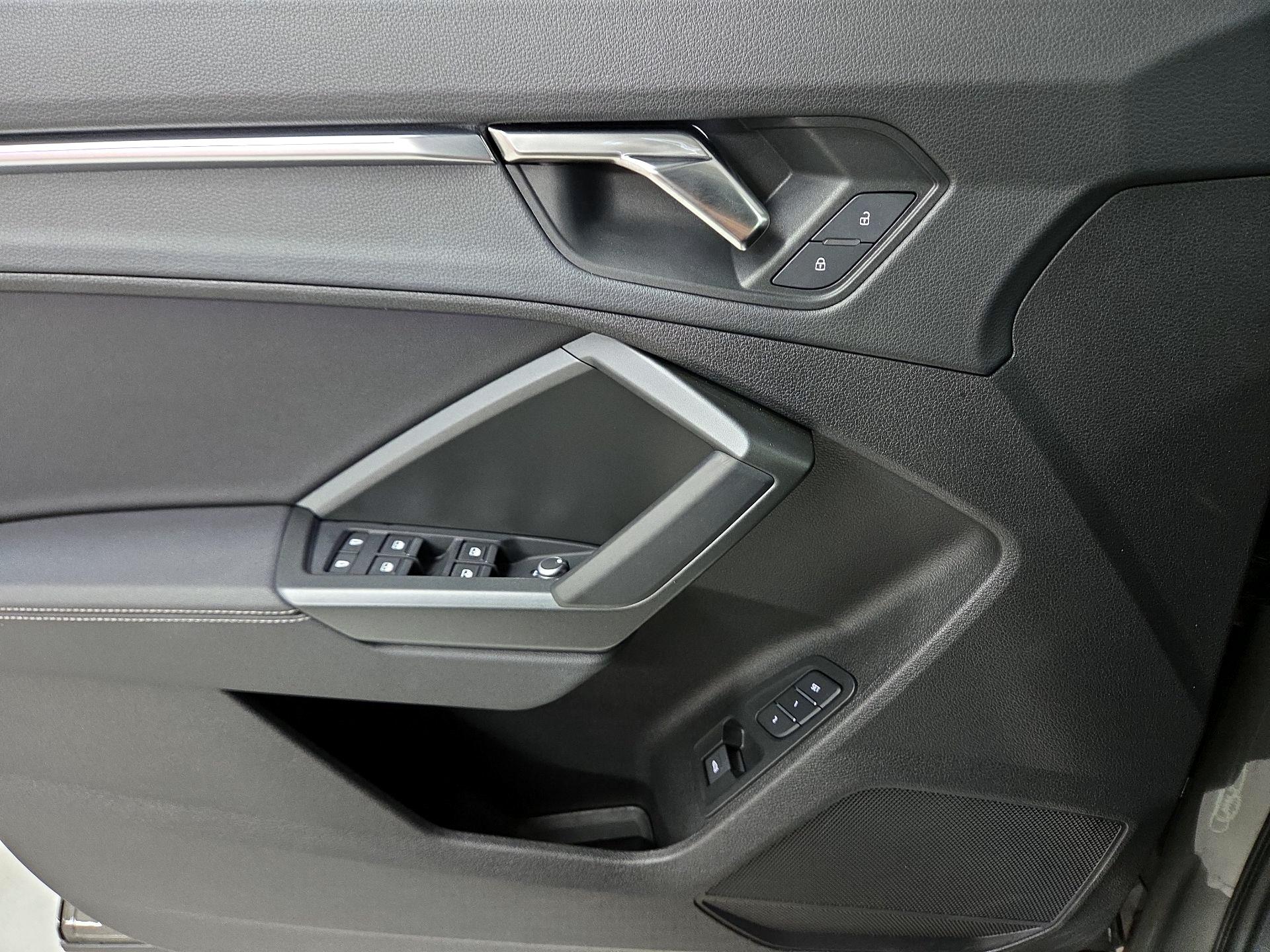 Thumbnail: 2023 Audi Q3 - 12