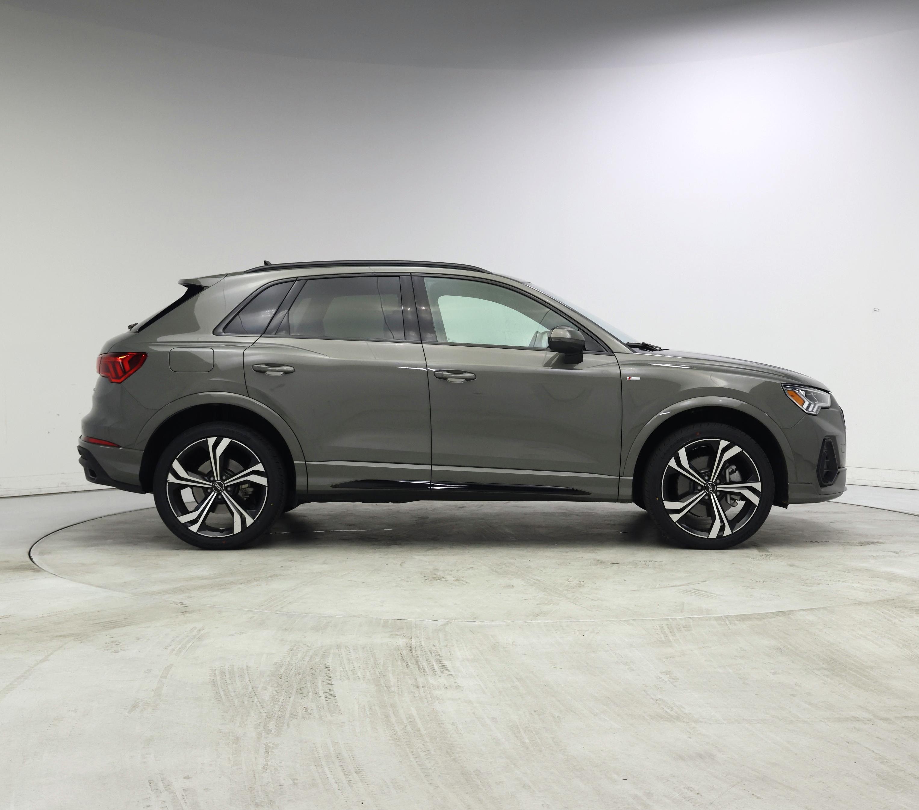 Thumbnail: 2023 Audi Q3 - 7