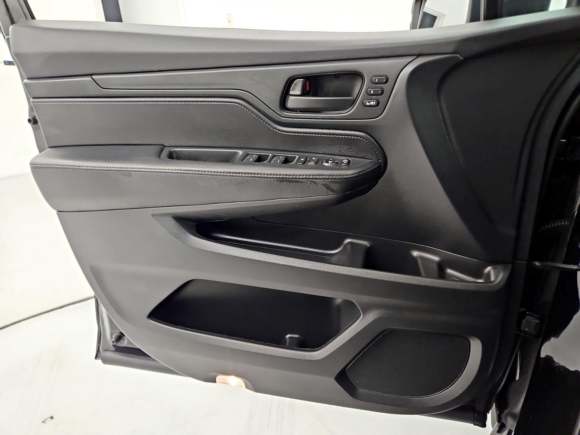 Thumbnail: 2023 Honda Odyssey - 12