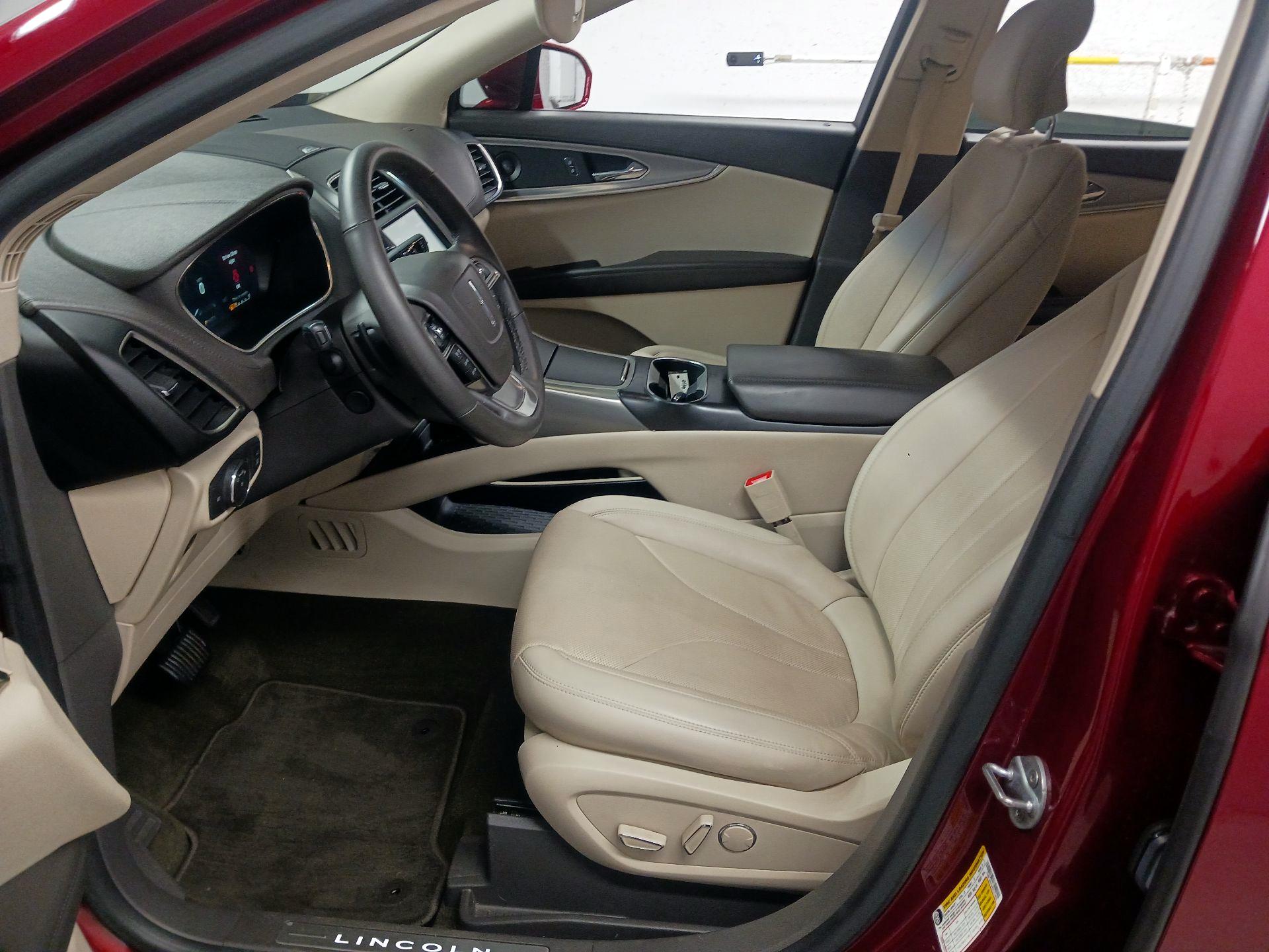 Thumbnail: 2019 Lincoln Nautilus - 11