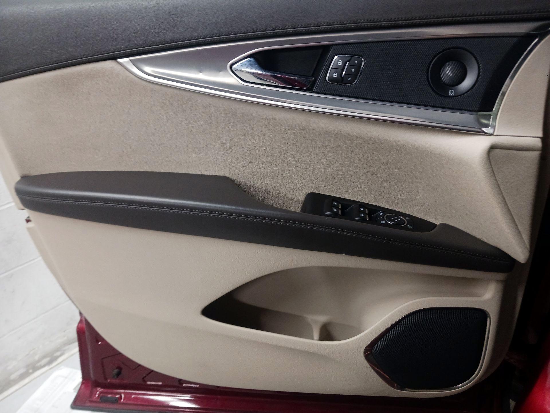 Thumbnail: 2019 Lincoln Nautilus - 12