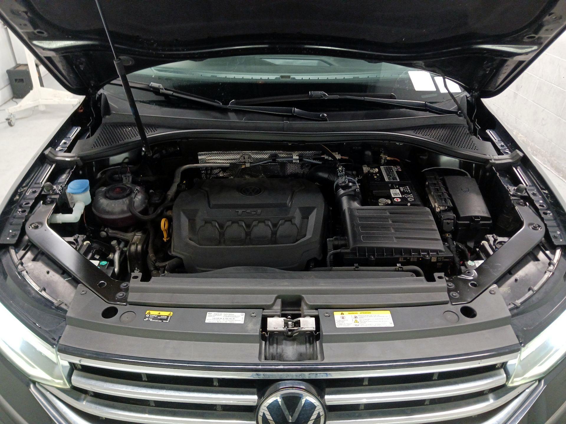 Thumbnail: 2022 Volkswagen Tiguan - 18