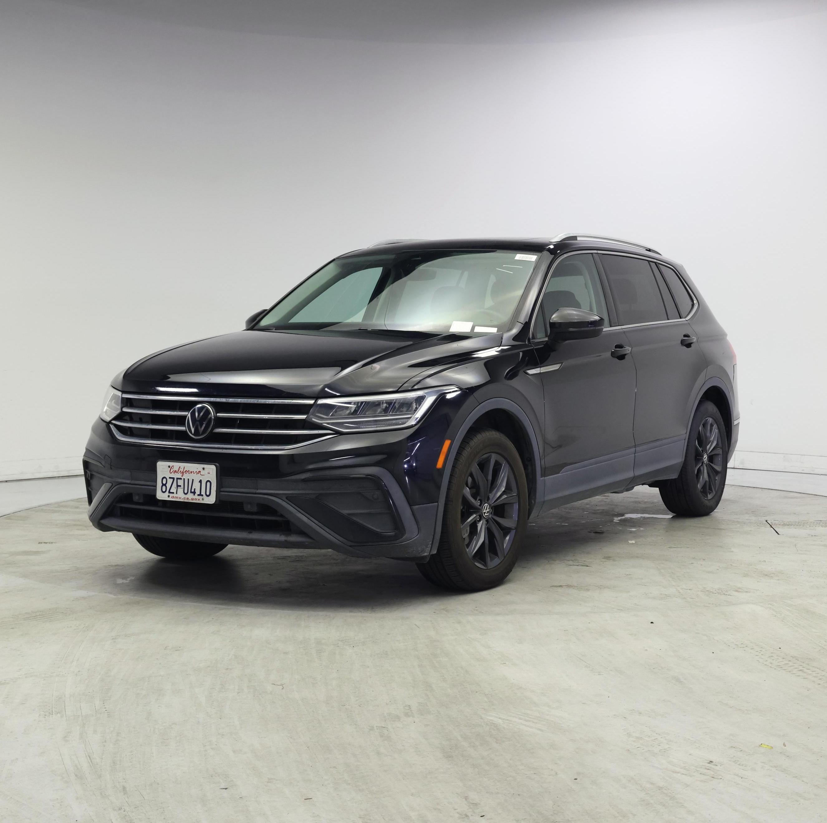 Thumbnail: 2022 Volkswagen Tiguan - 4