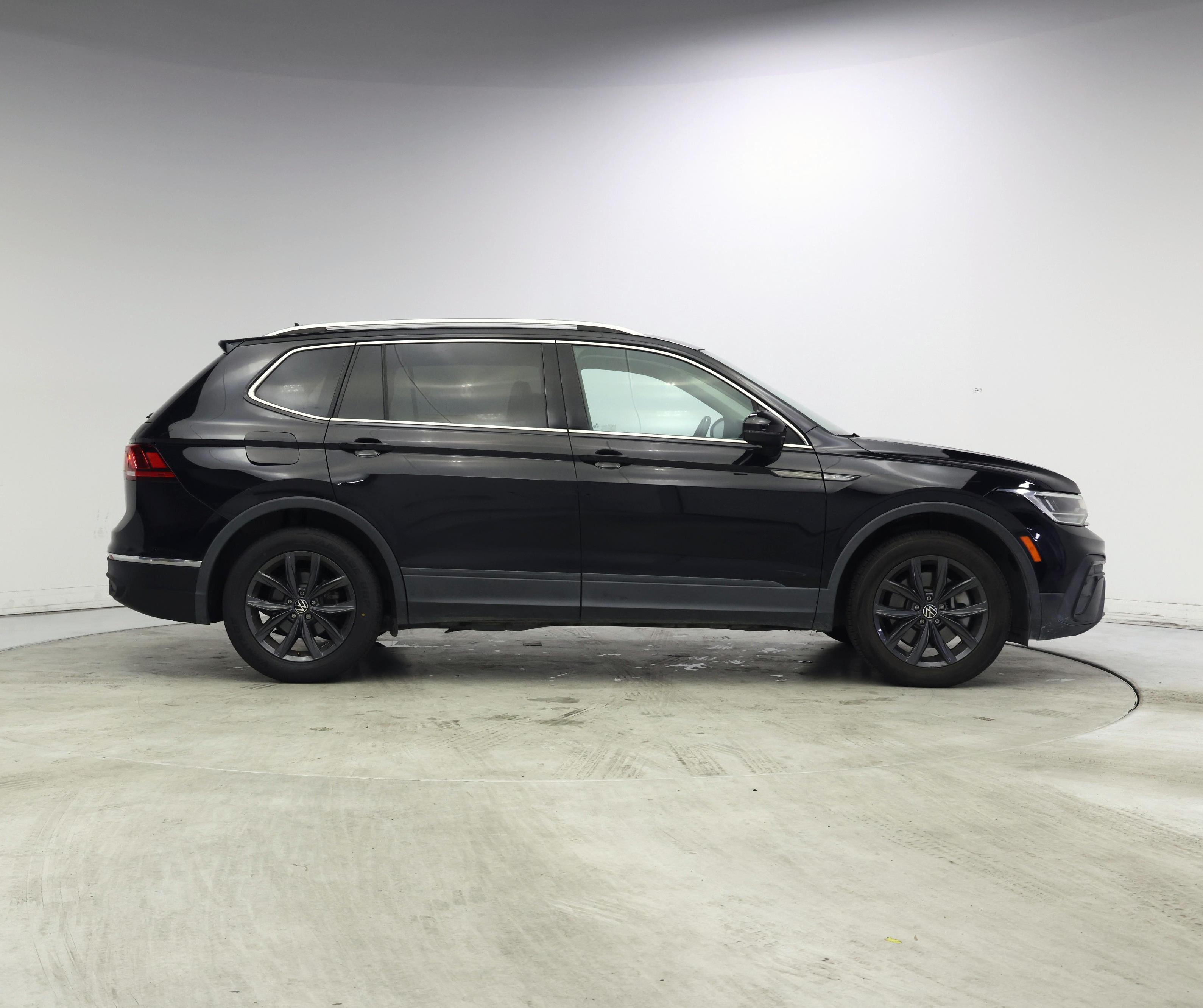 Thumbnail: 2022 Volkswagen Tiguan - 7