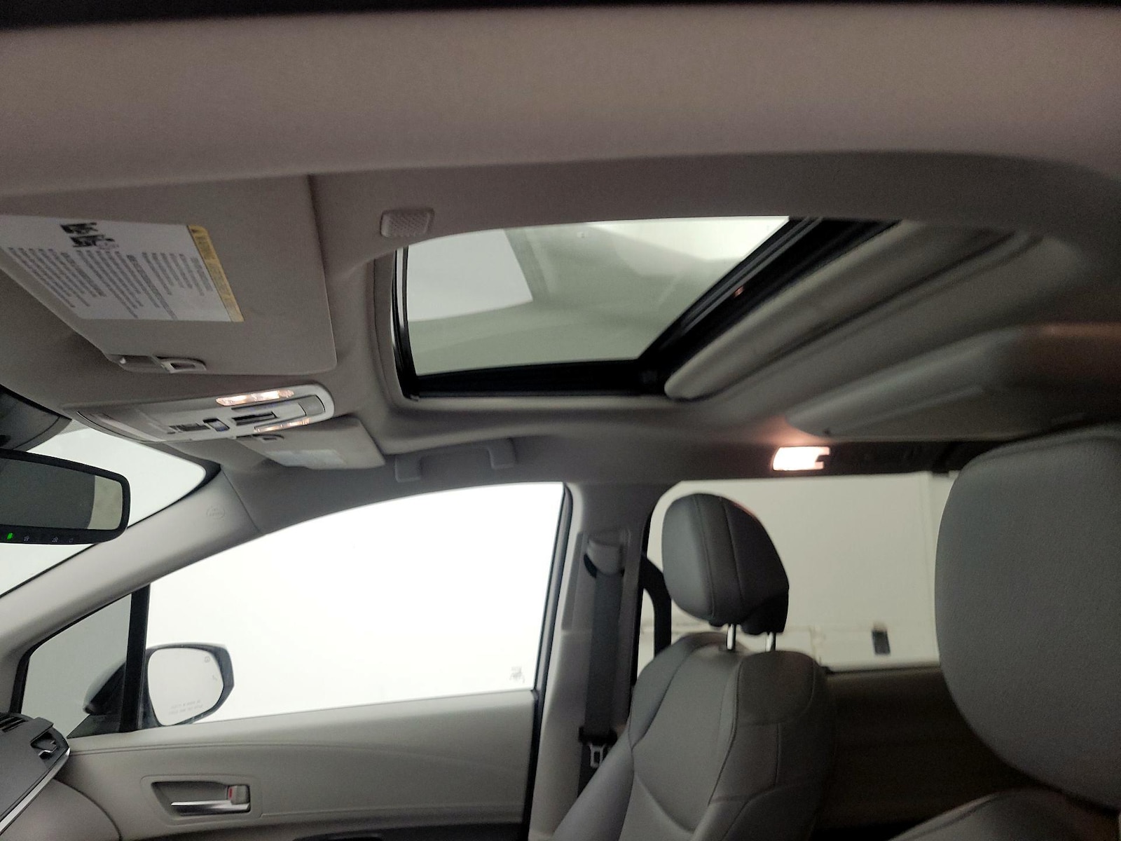 Sunroof(s) & Overhead Airbags