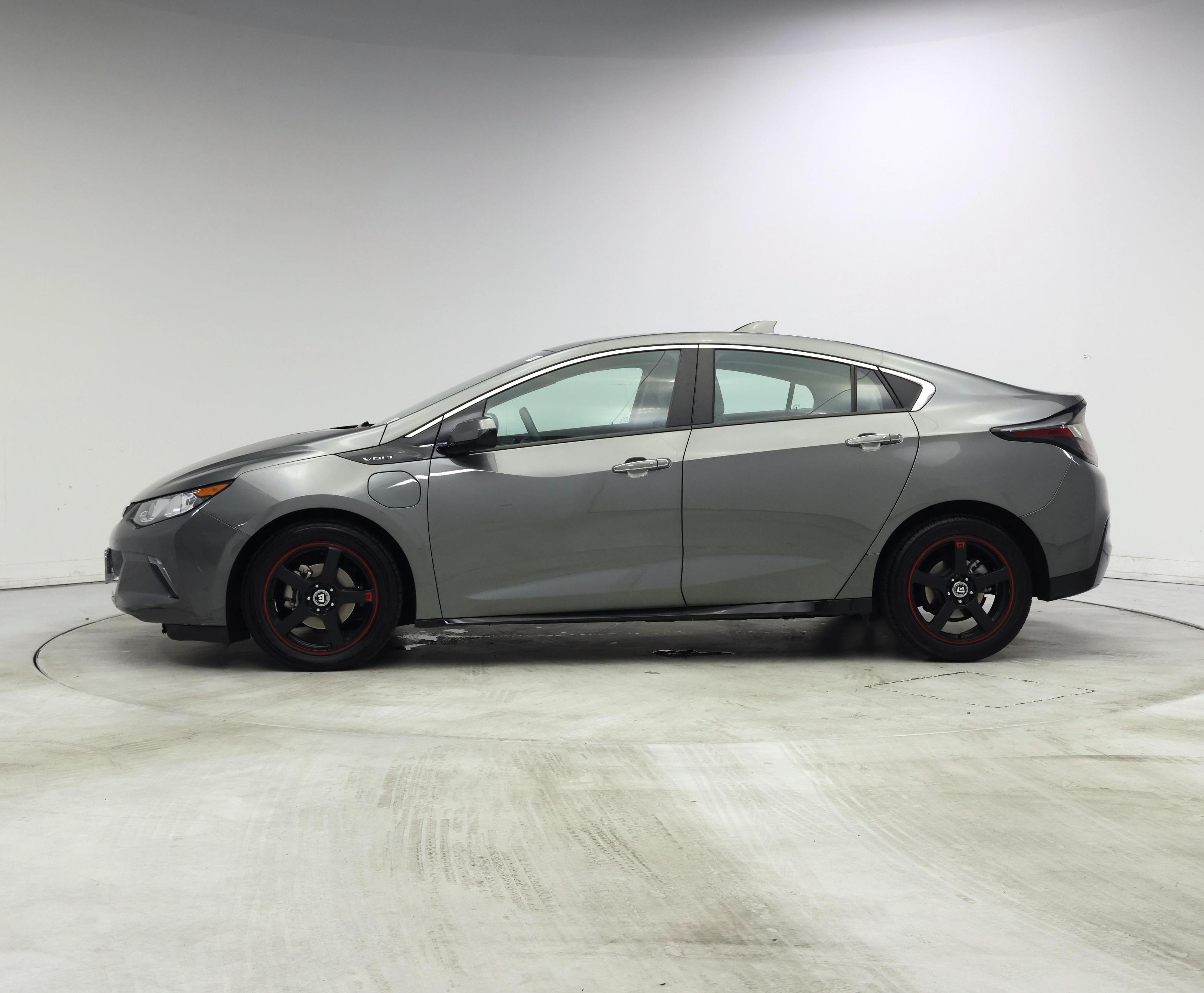 Thumbnail: 2016 Chevrolet Volt - 3