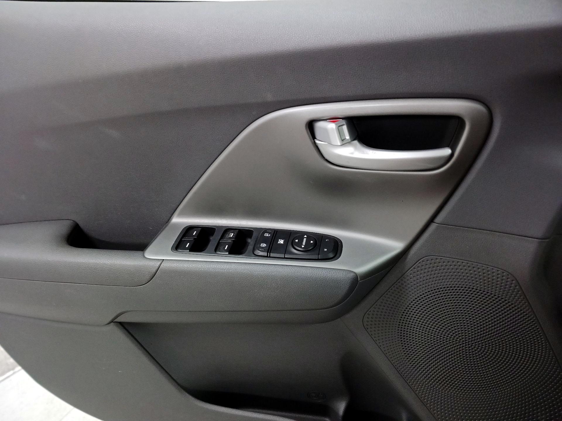 Thumbnail: 2018 Kia Niro - 12