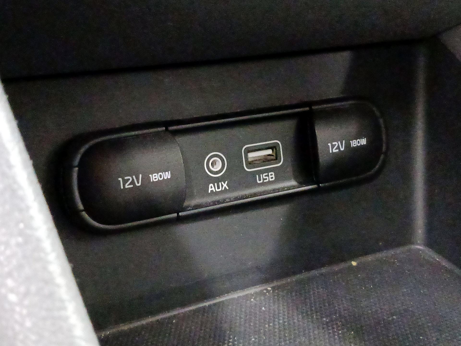 Thumbnail: 2018 Kia Niro - 18