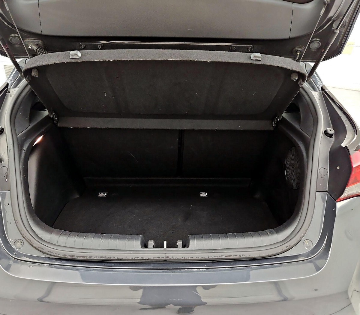 Trunk/Cargo (Seats Up)