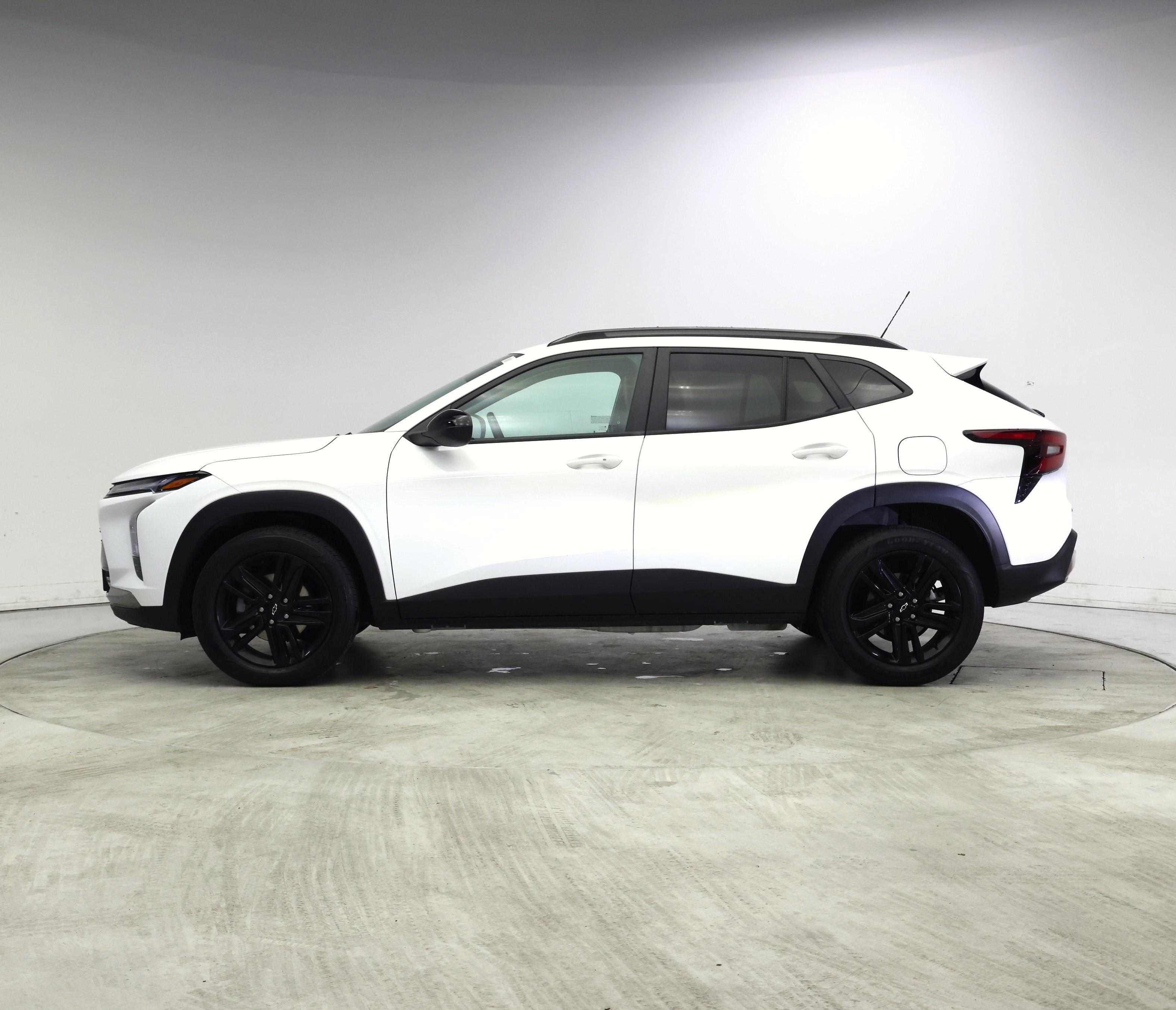 Thumbnail: 2024 Chevrolet Trax - 3