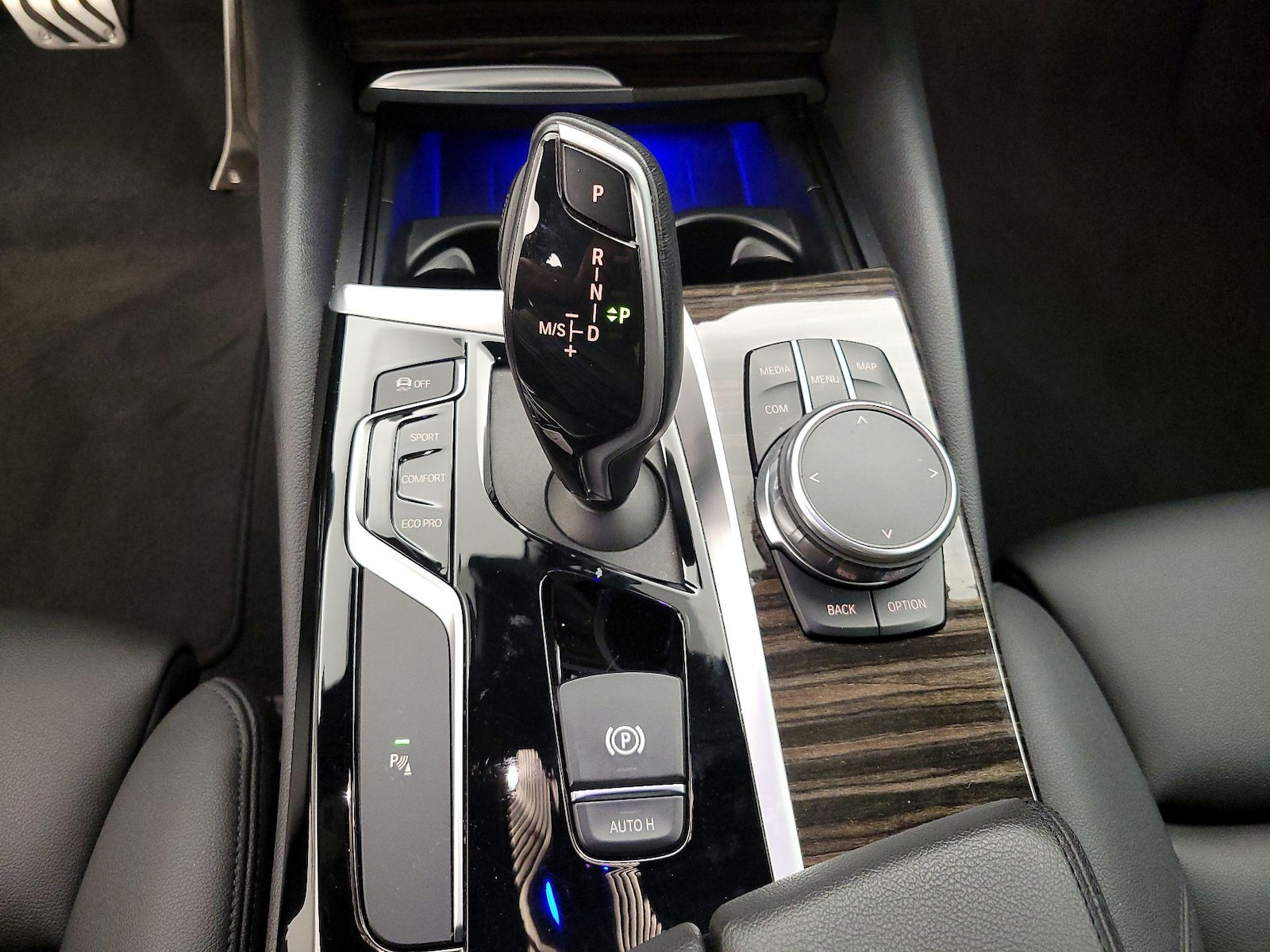 2019 BMW 5 Series 530i - Photo 18