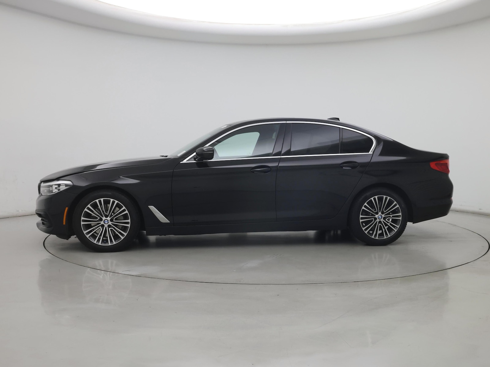 2019 BMW 5 Series 530i - Photo 4