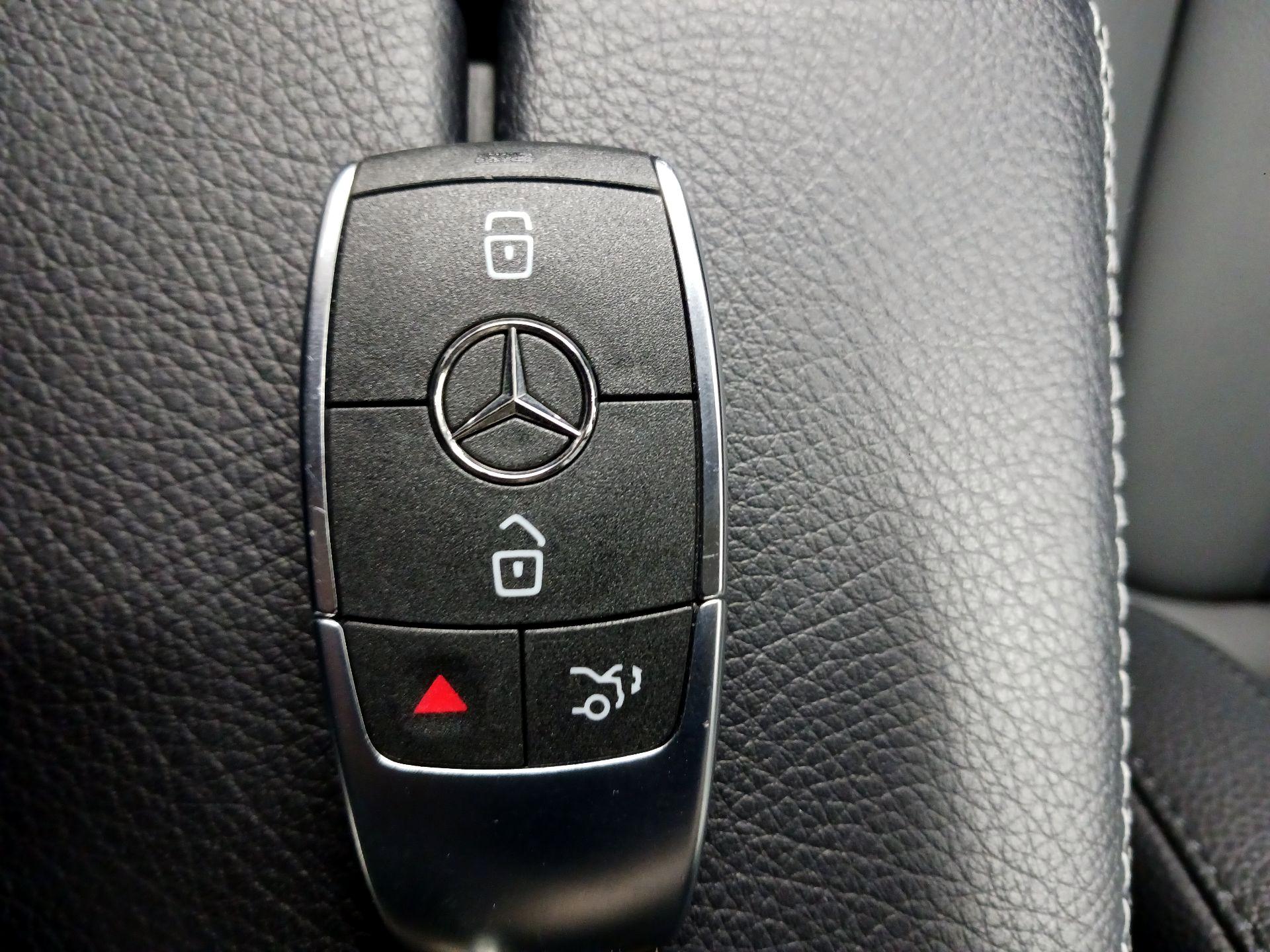 Thumbnail: 2023 Mercedes-Benz GLB - 19