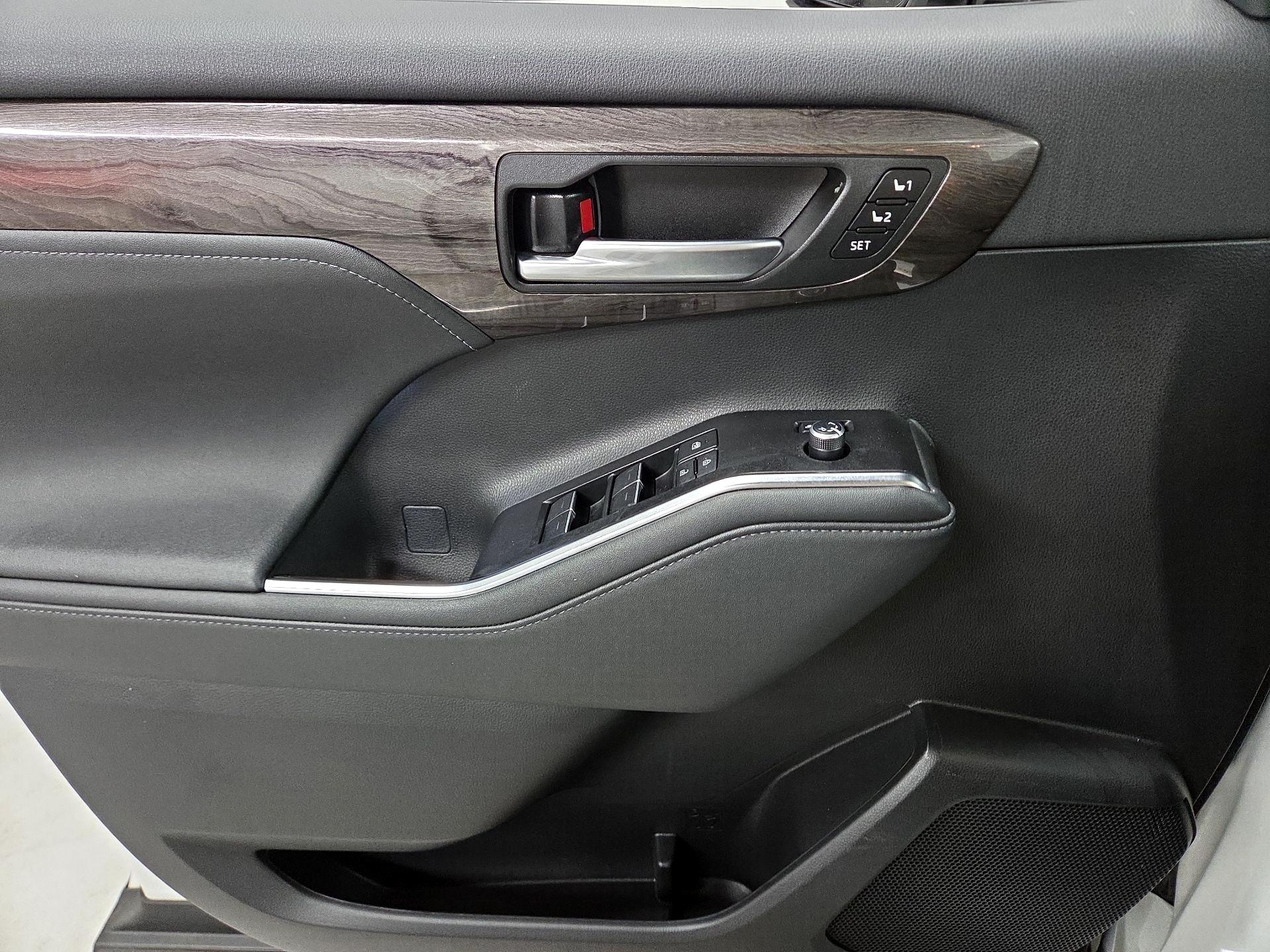 Thumbnail: 2023 Toyota Highlander - 12