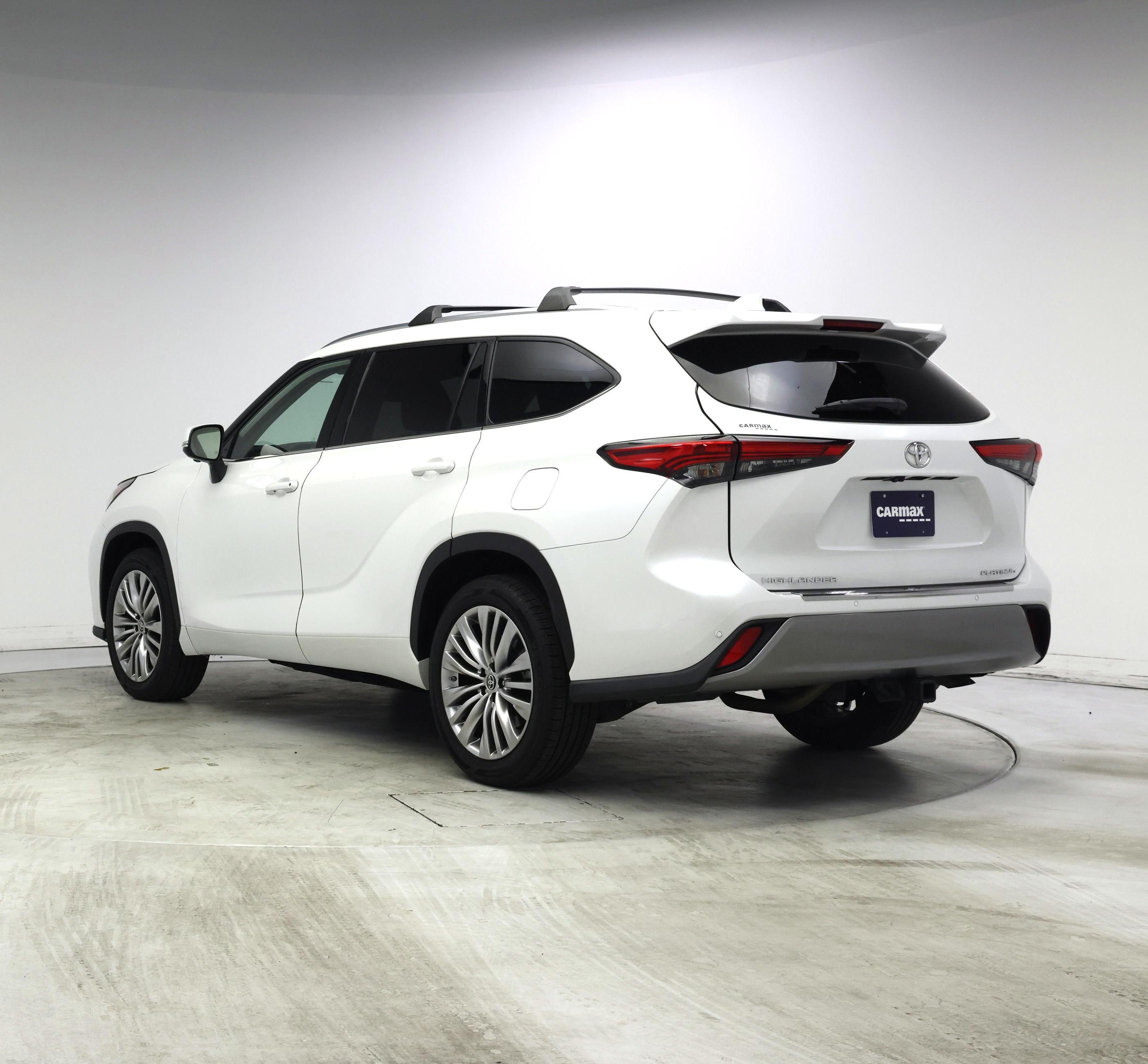 Thumbnail: 2023 Toyota Highlander - 2