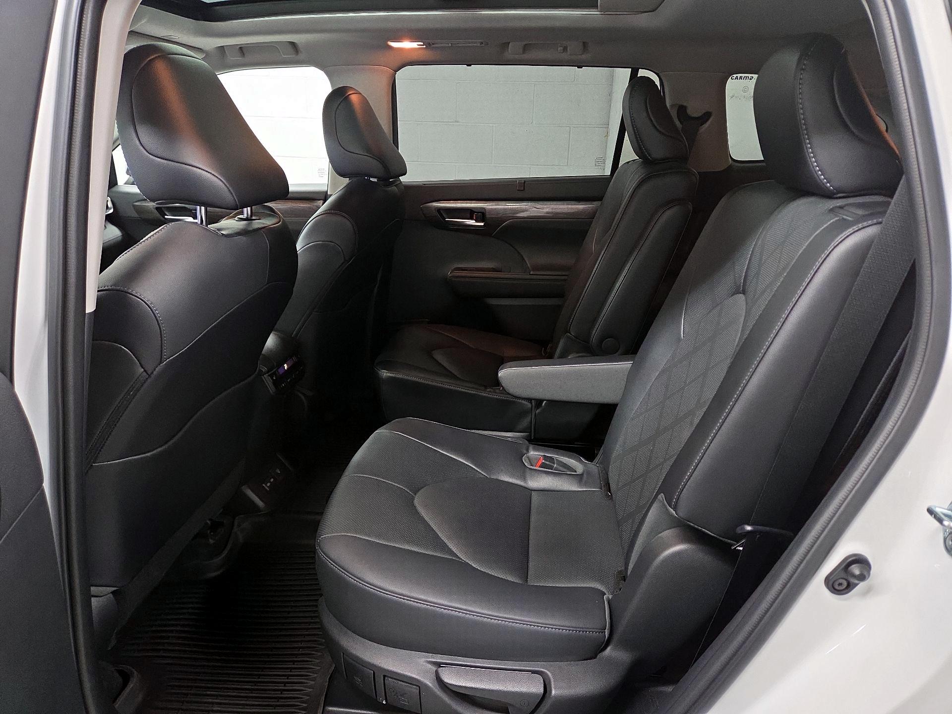 Thumbnail: 2023 Toyota Highlander - 20