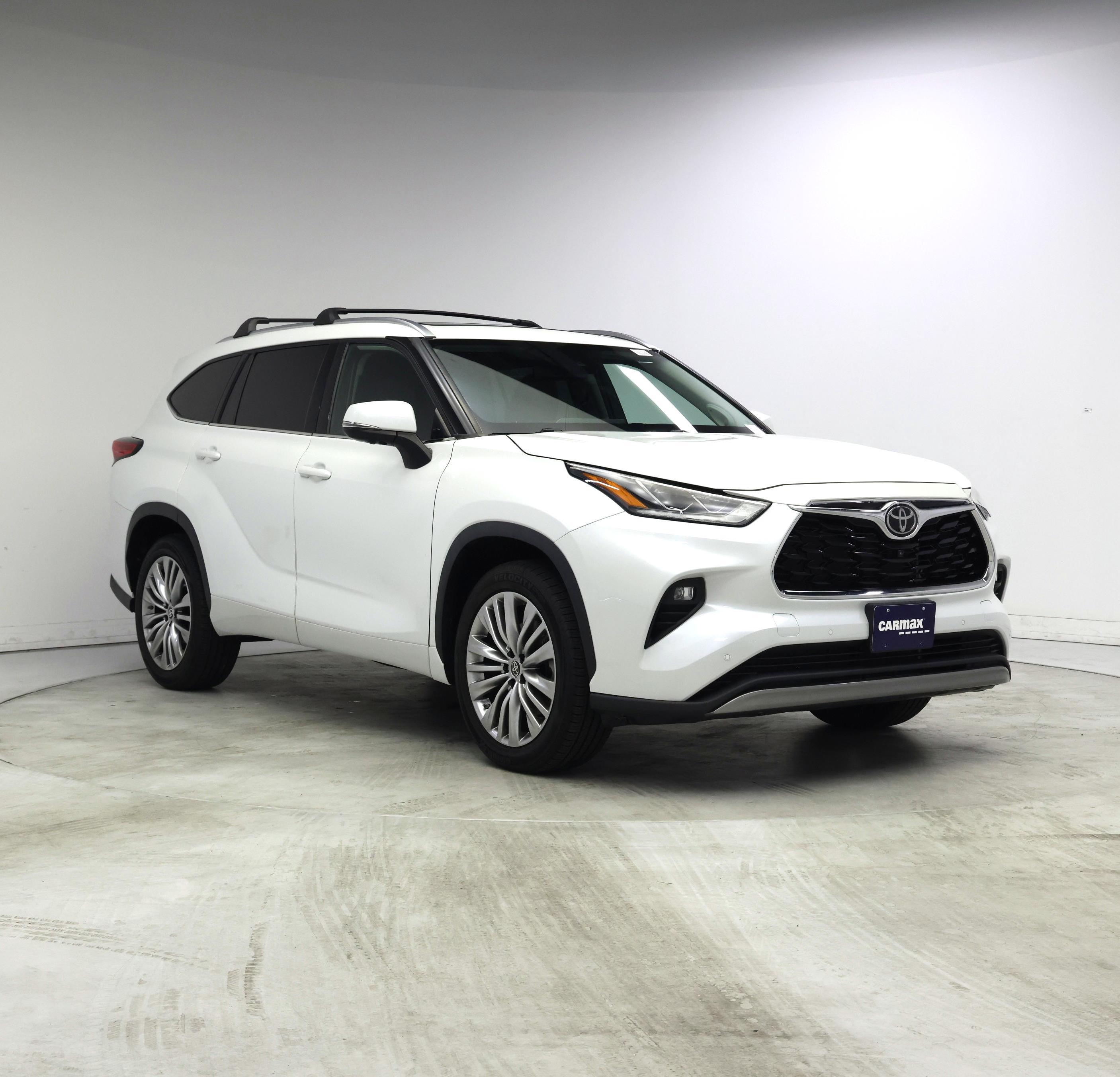 Thumbnail: 2023 Toyota Highlander - 7