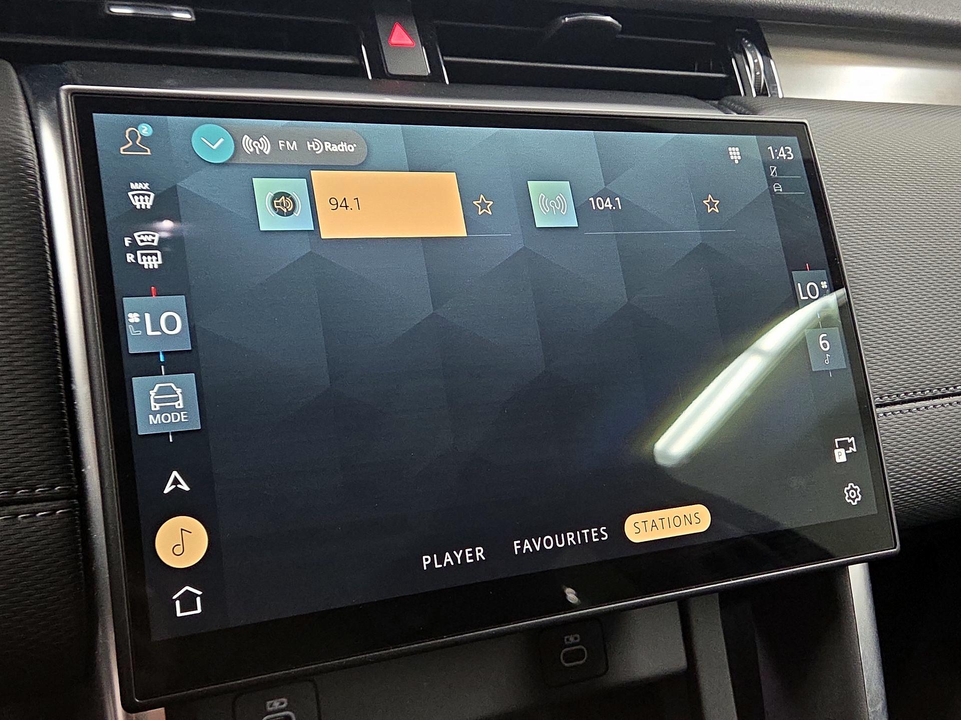 Thumbnail: 2025 Land Rover Discovery Sport - 15