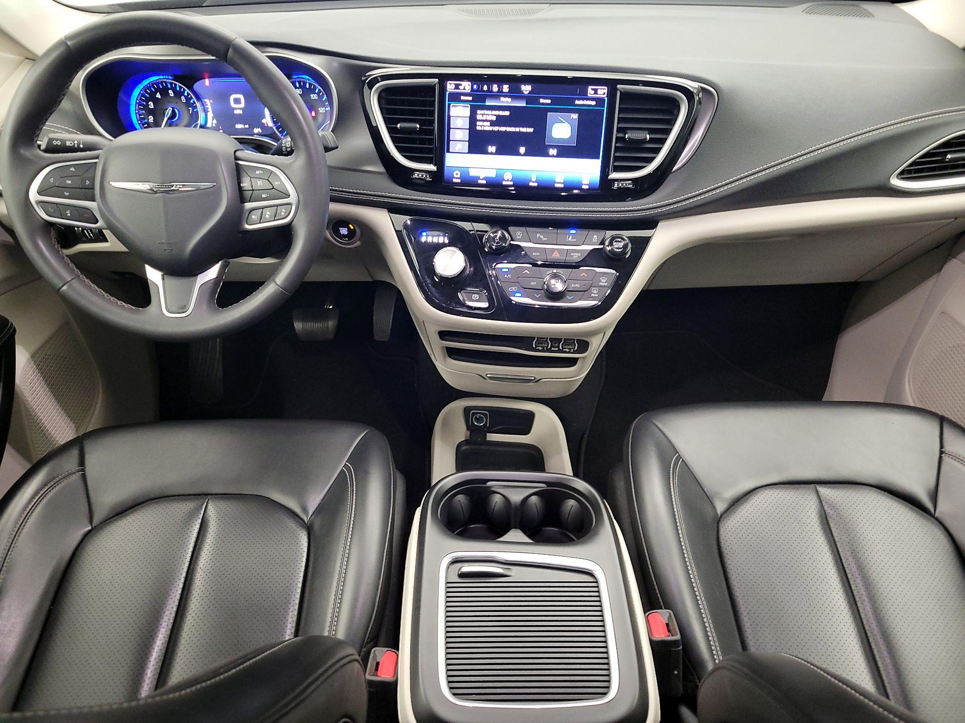 Thumbnail: 2023 Chrysler Pacifica - 9