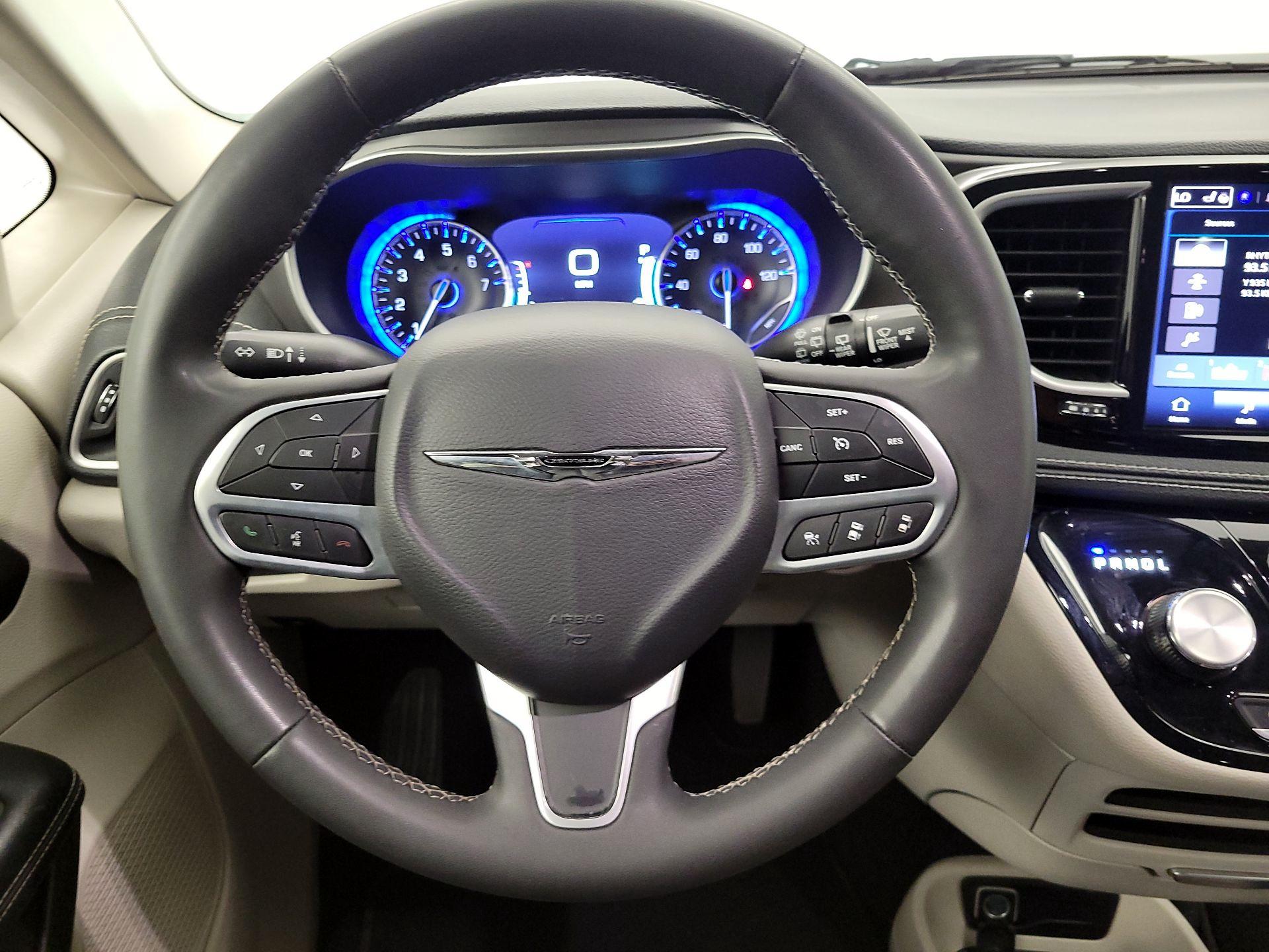 Thumbnail: 2023 Chrysler Pacifica - 10