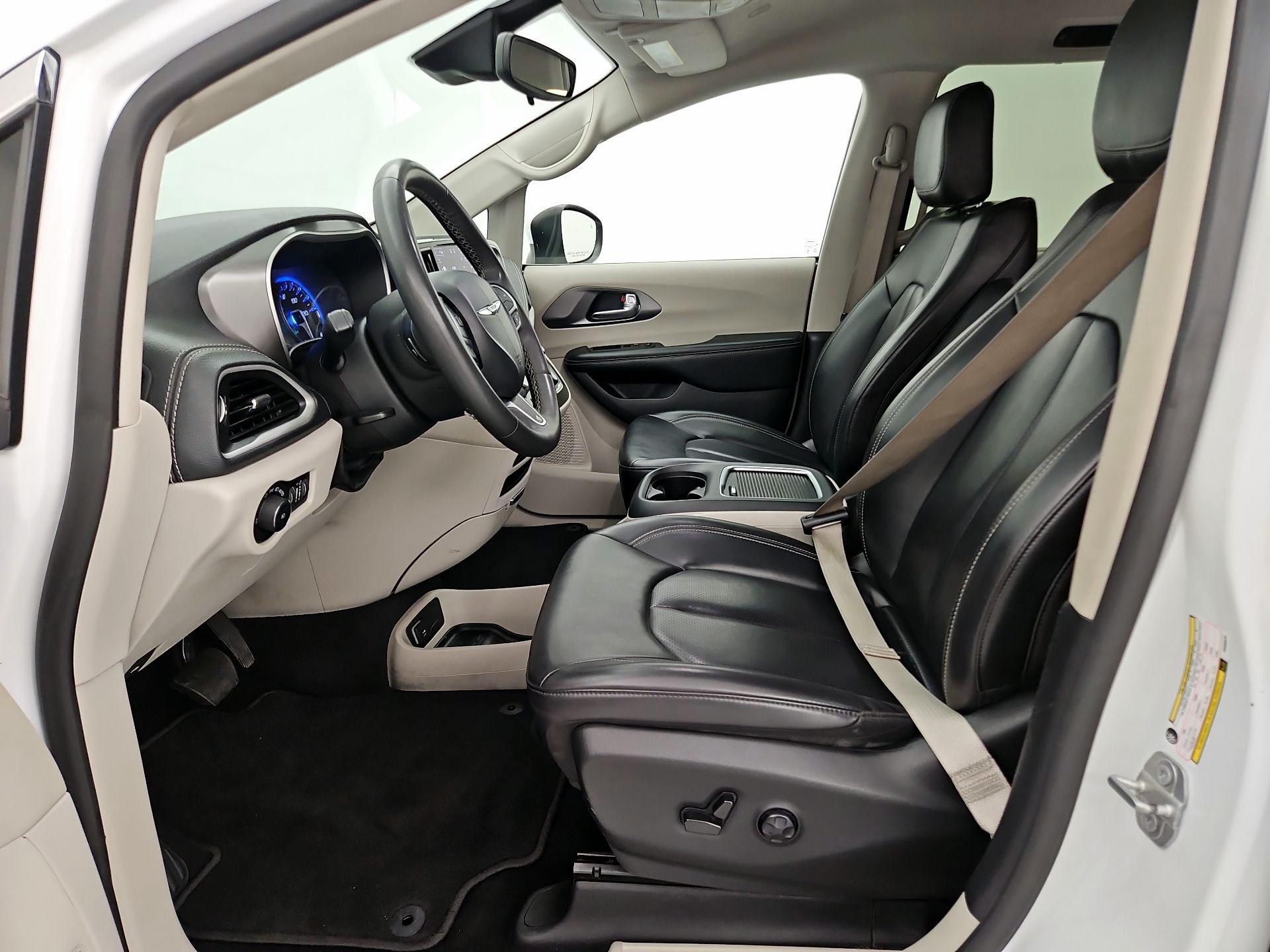 Thumbnail: 2023 Chrysler Pacifica - 11