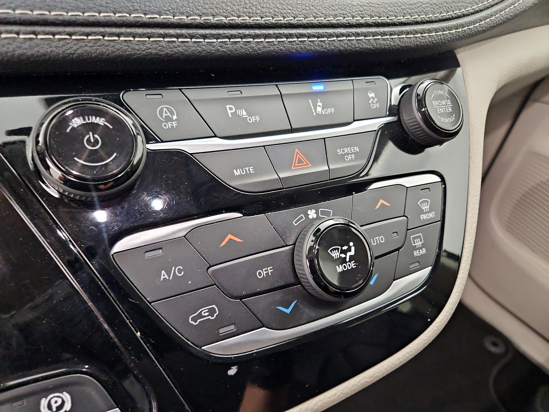 Thumbnail: 2023 Chrysler Pacifica - 16
