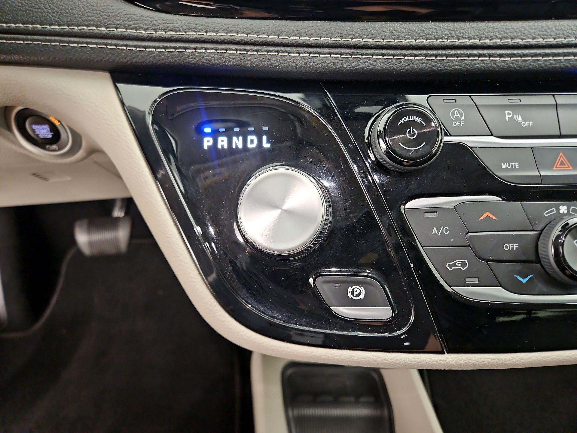 Thumbnail: 2023 Chrysler Pacifica - 17