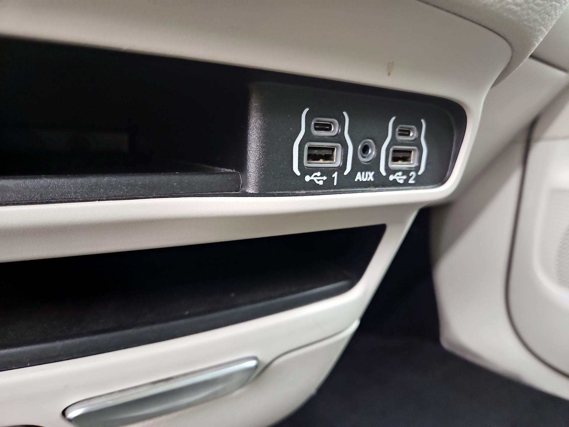 Thumbnail: 2023 Chrysler Pacifica - 18