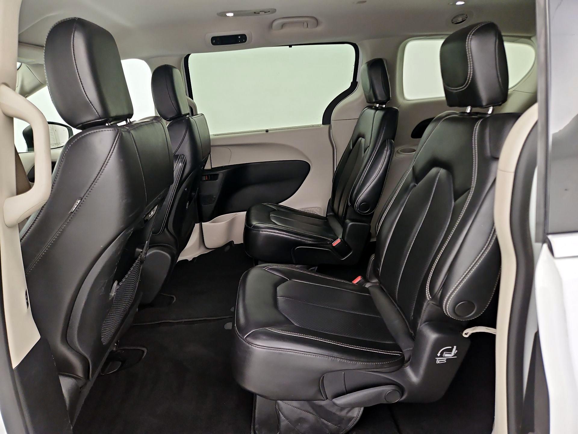 Thumbnail: 2023 Chrysler Pacifica - 19