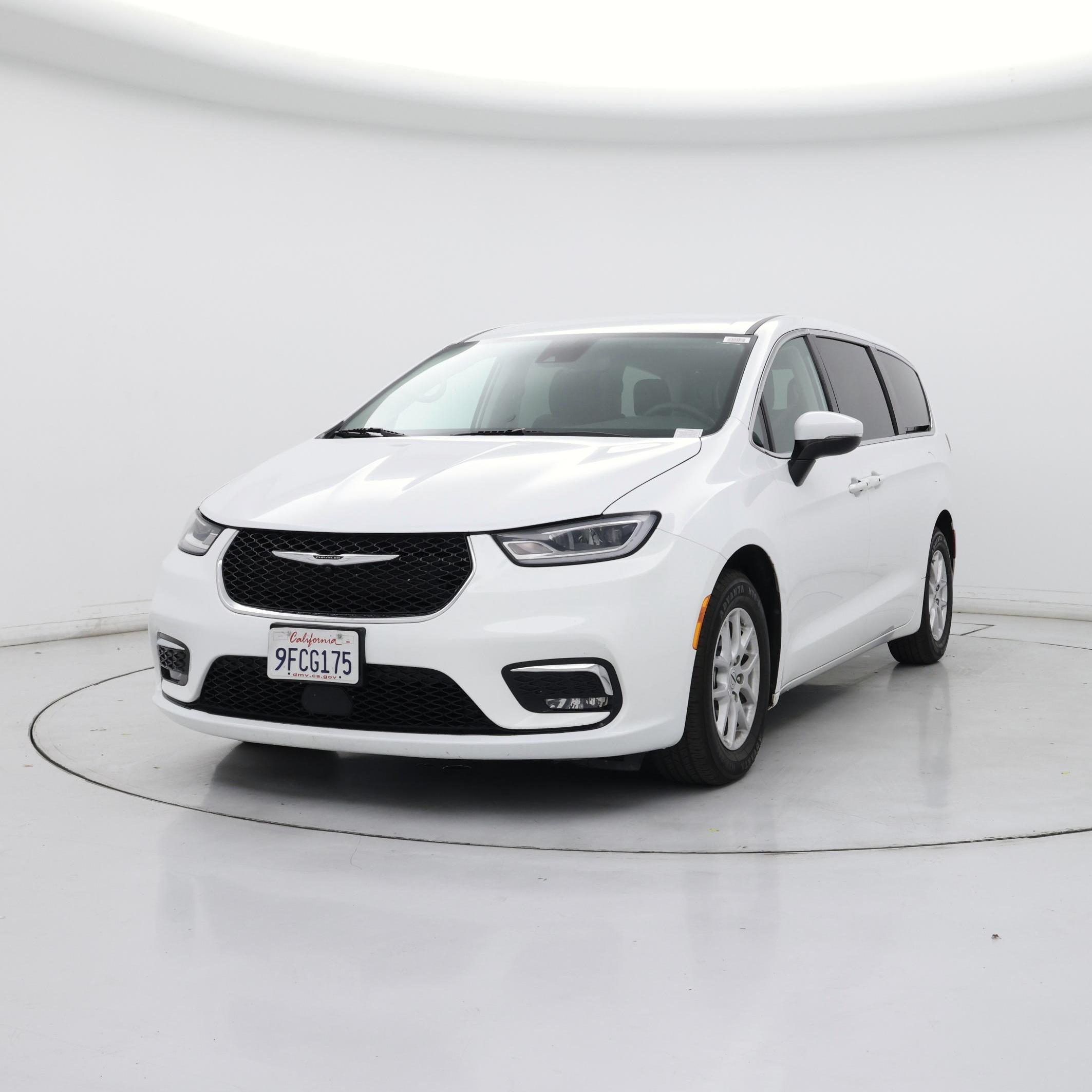 Thumbnail: 2023 Chrysler Pacifica - 4