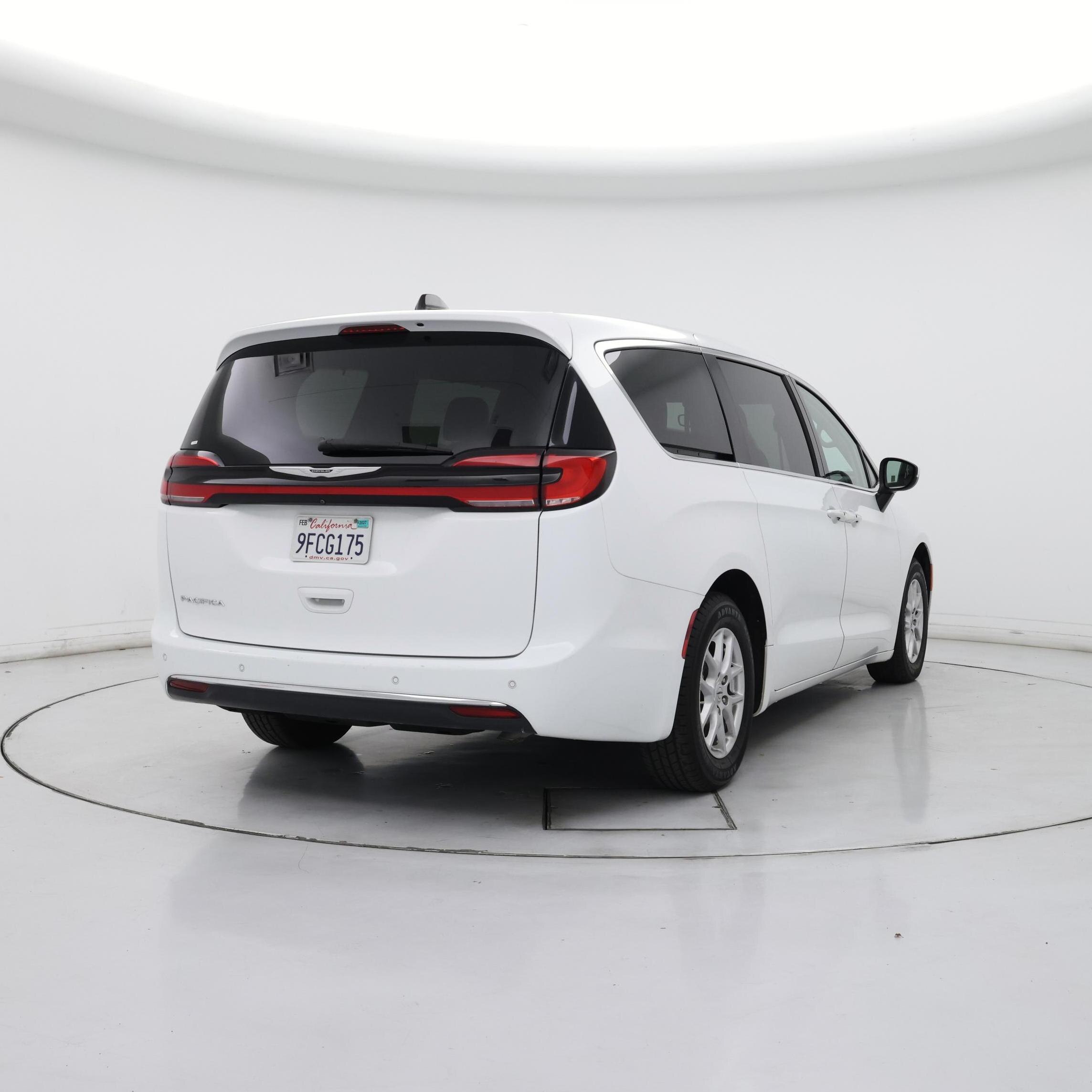 Thumbnail: 2023 Chrysler Pacifica - 8