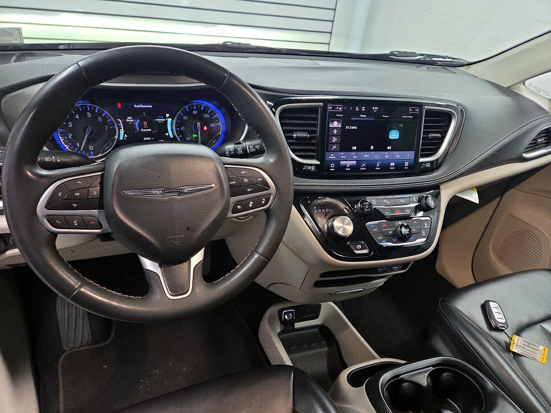 Thumbnail: 2023 Chrysler Pacifica - 9