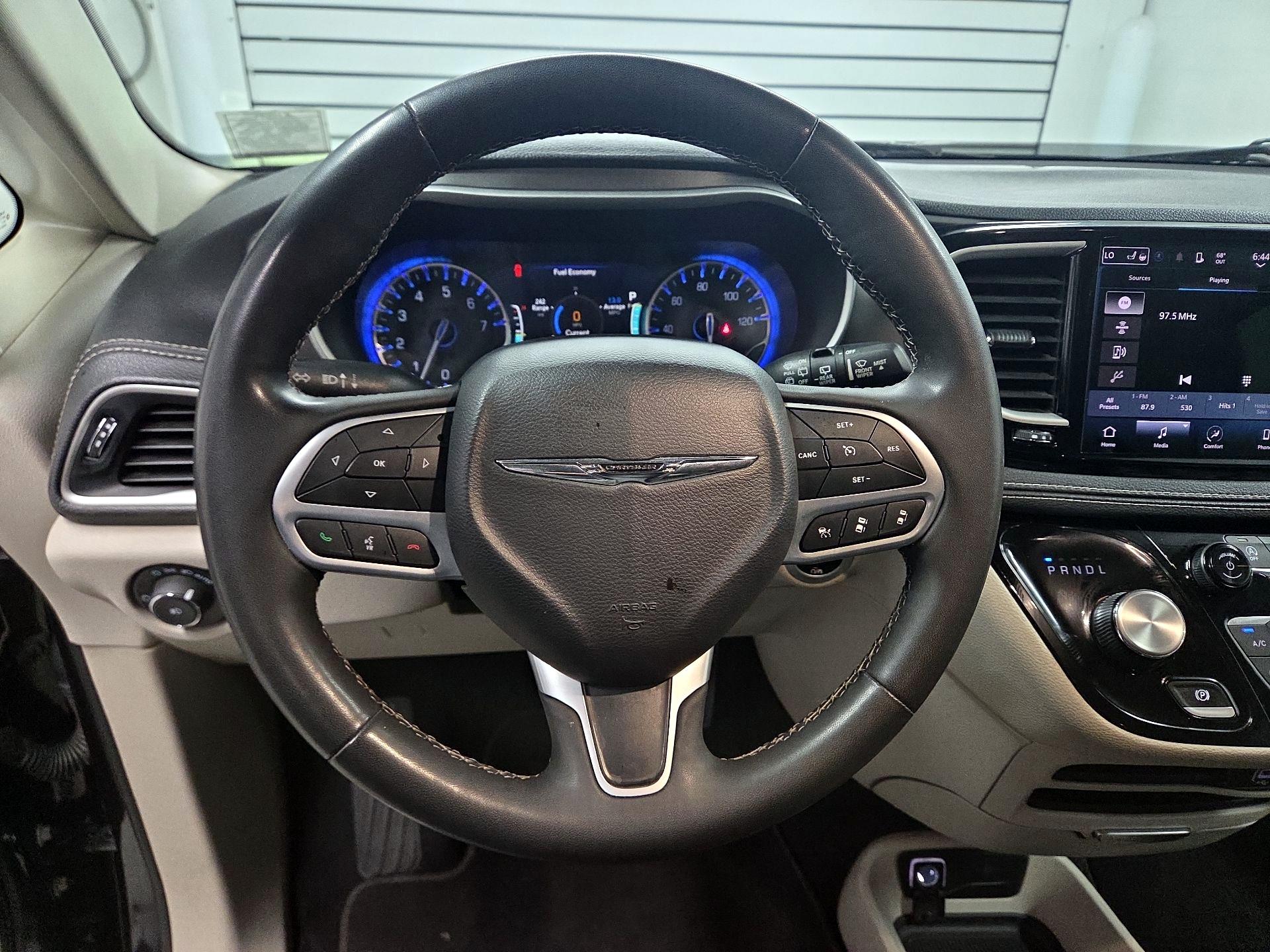 Thumbnail: 2023 Chrysler Pacifica - 10