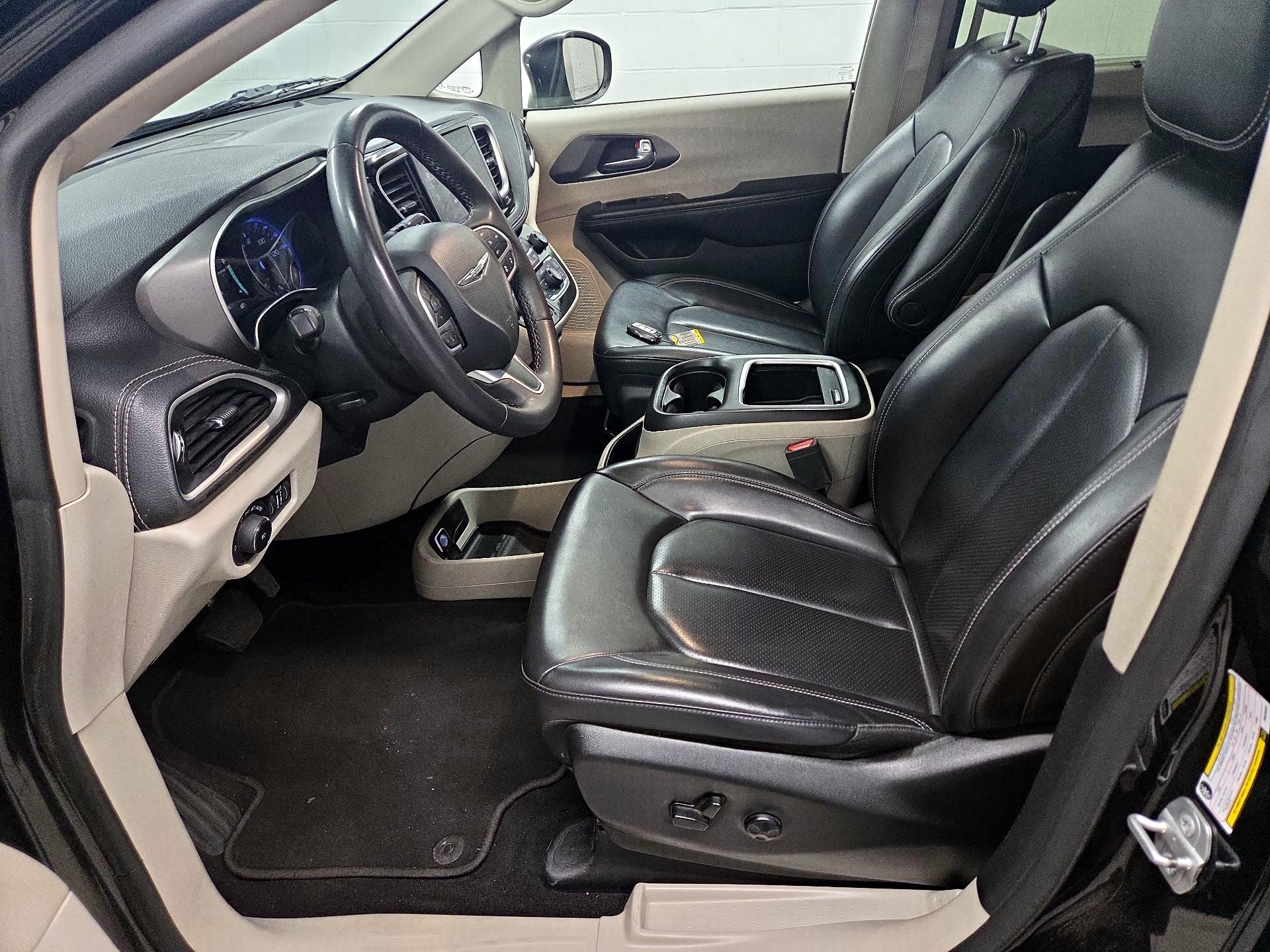 Thumbnail: 2023 Chrysler Pacifica - 11