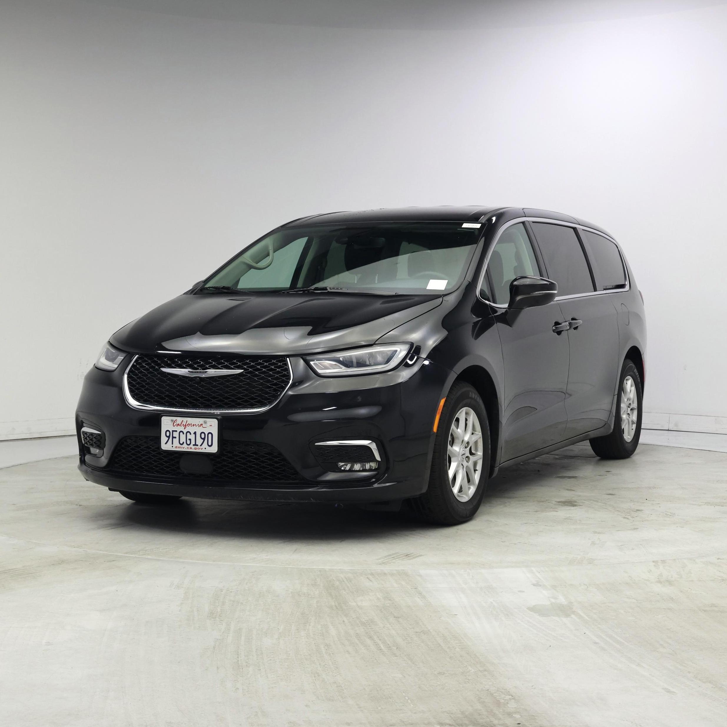 Thumbnail: 2023 Chrysler Pacifica - 4