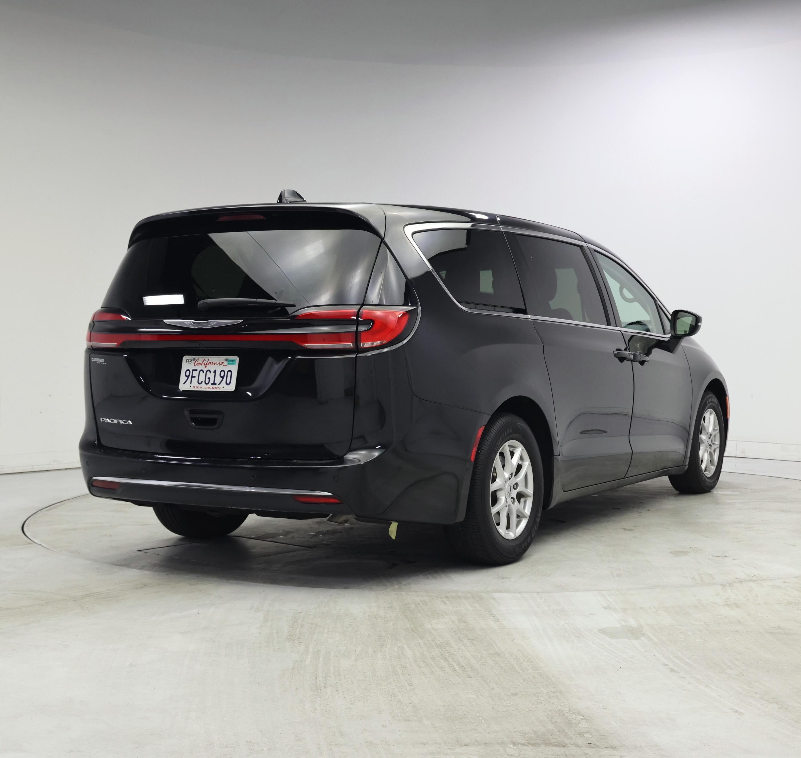 Thumbnail: 2023 Chrysler Pacifica - 8