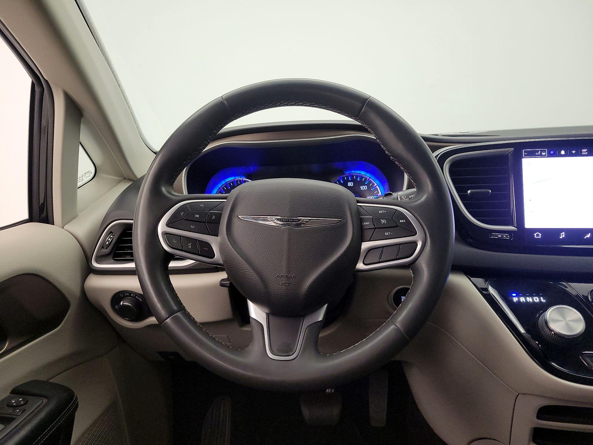 Thumbnail: 2022 Chrysler Voyager - 10
