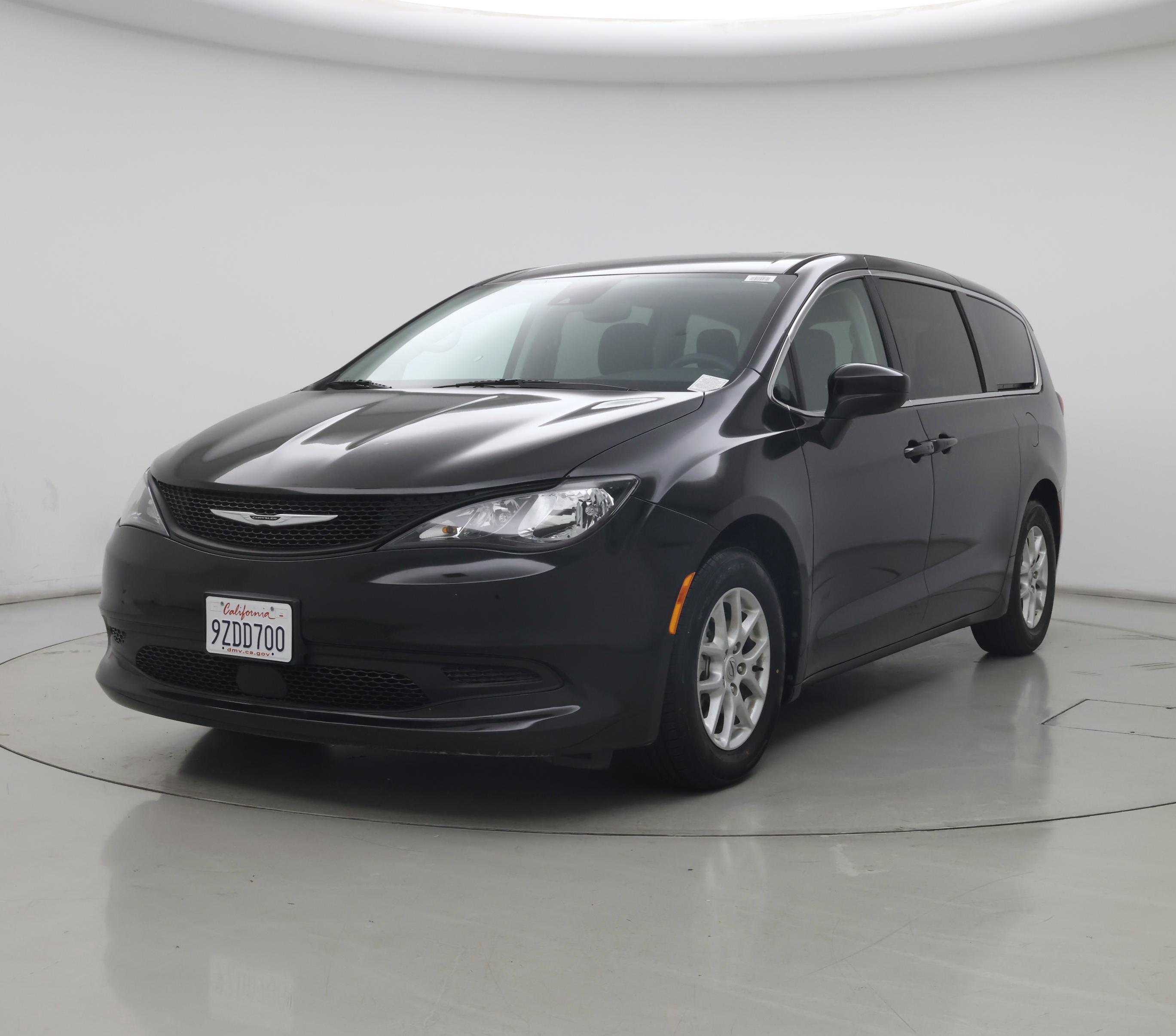 Thumbnail: 2022 Chrysler Voyager - 4