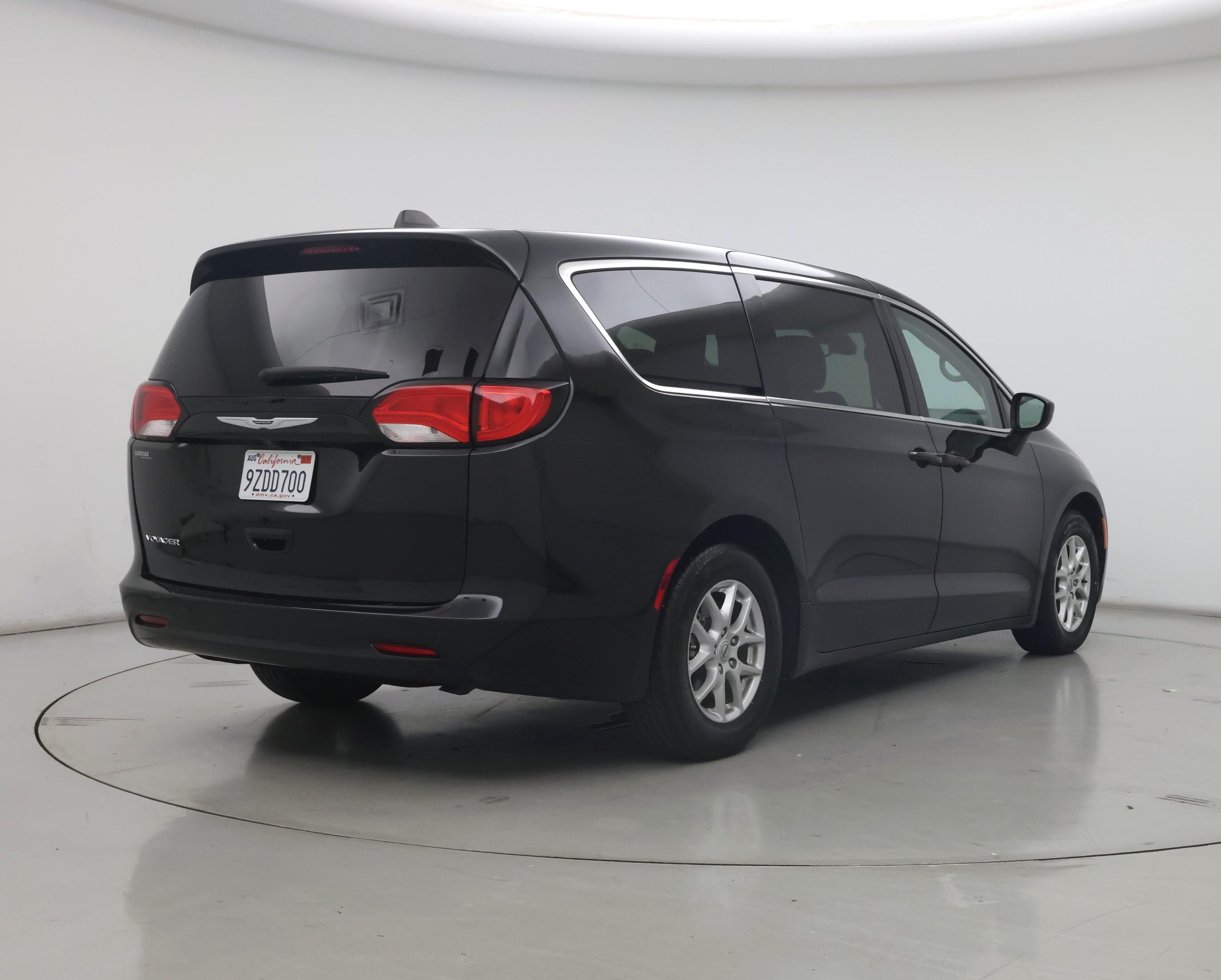 Thumbnail: 2022 Chrysler Voyager - 8