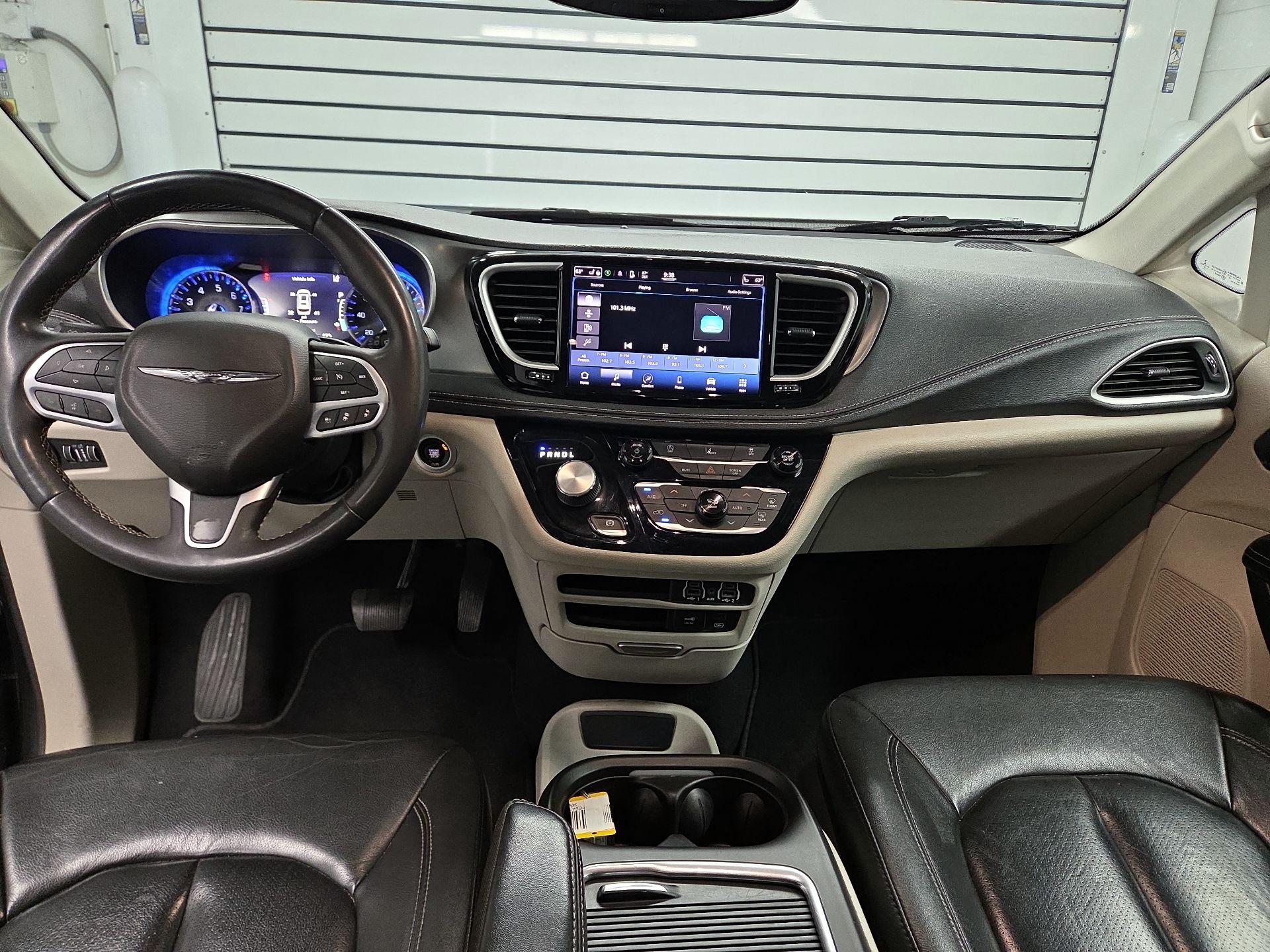 Thumbnail: 2022 Chrysler Pacifica - 9