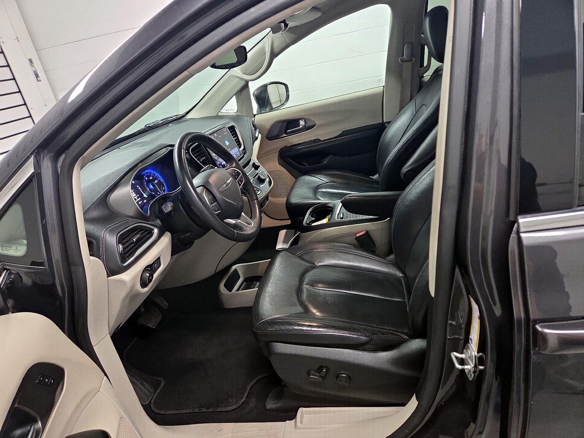 Thumbnail: 2022 Chrysler Pacifica - 11