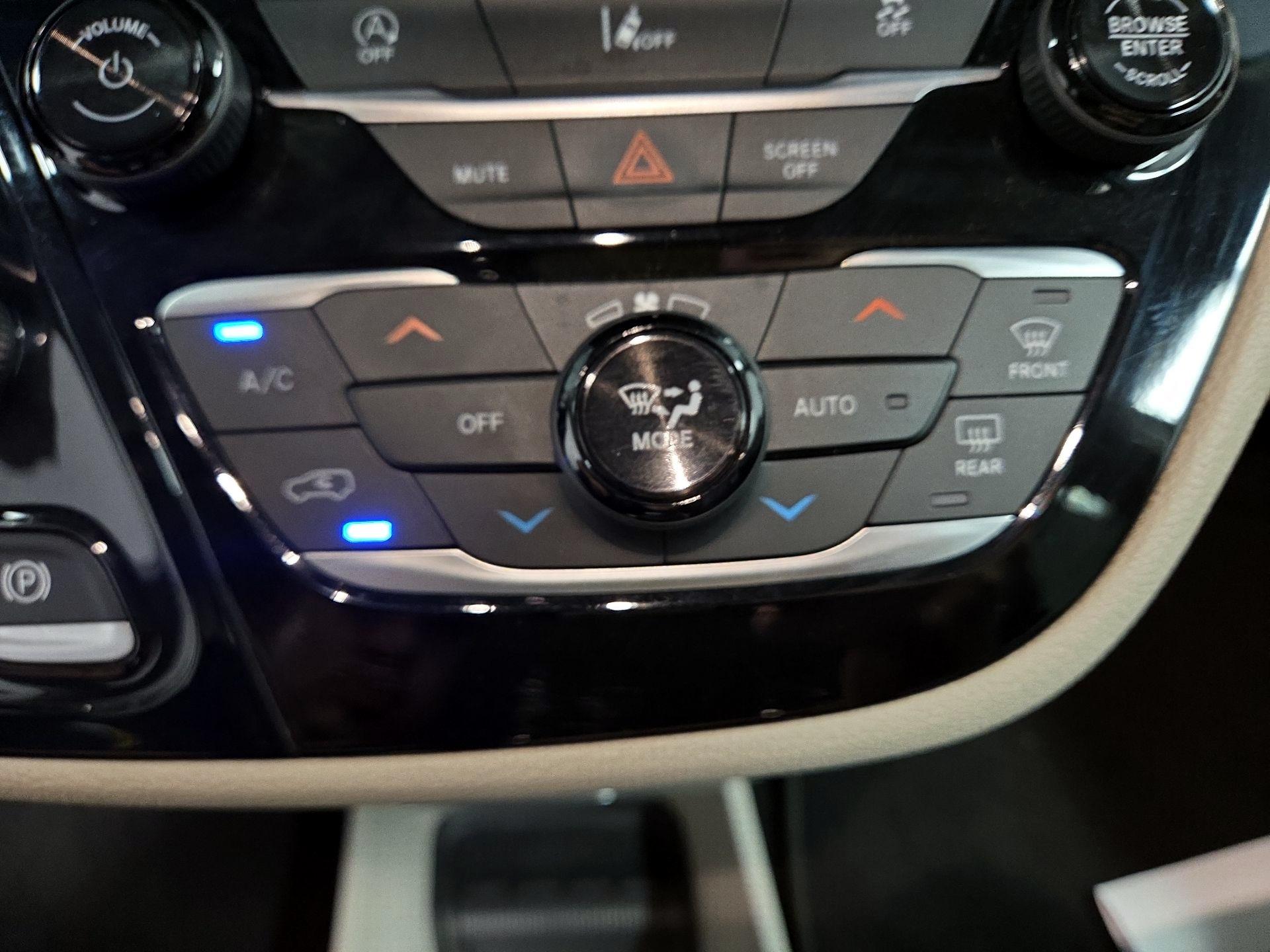 Thumbnail: 2022 Chrysler Pacifica - 14