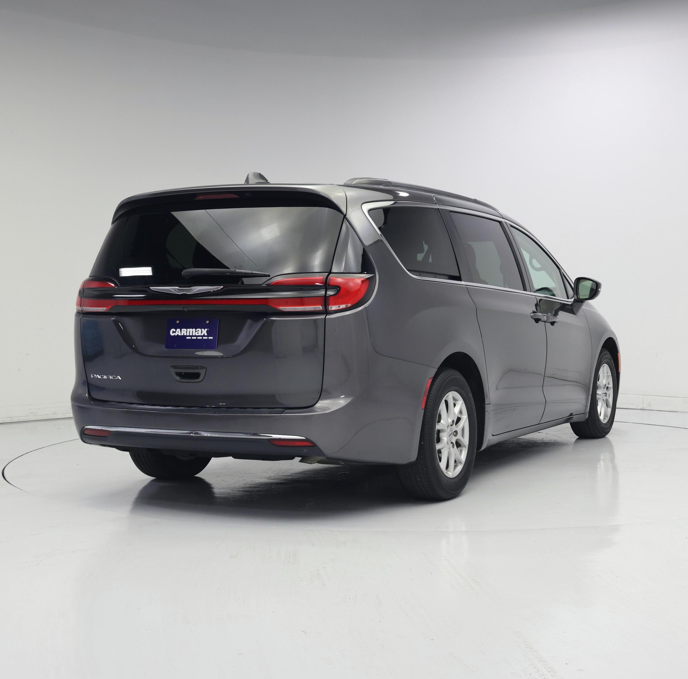 Thumbnail: 2022 Chrysler Pacifica - 8
