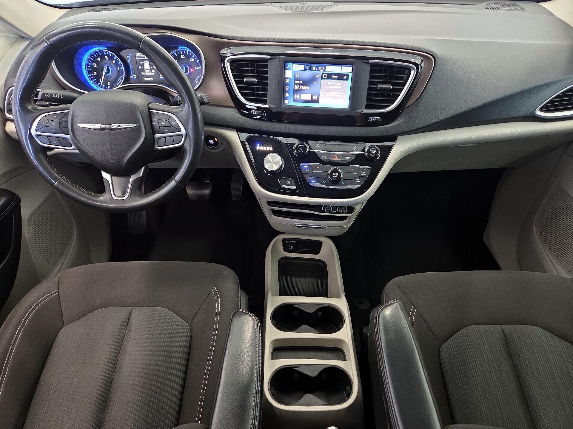 Thumbnail: 2022 Chrysler Voyager - 9
