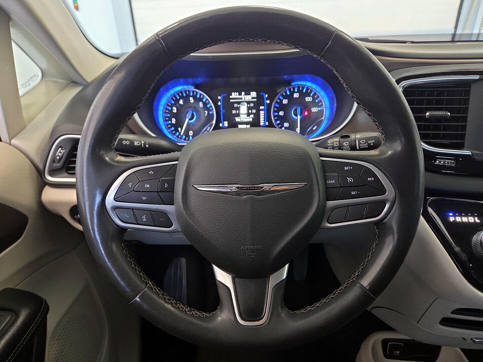 Thumbnail: 2022 Chrysler Voyager - 10