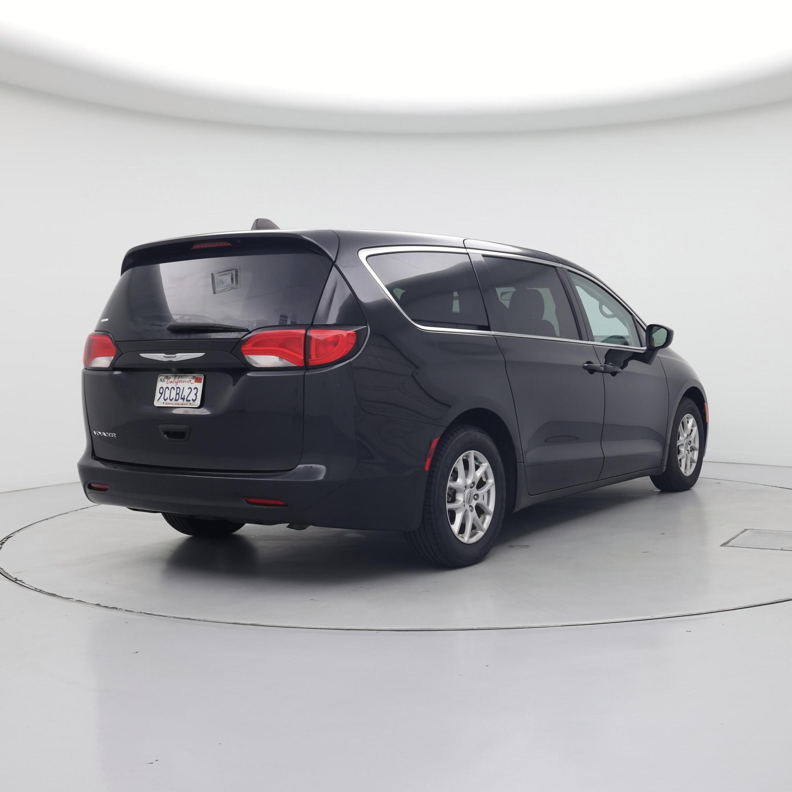 Thumbnail: 2022 Chrysler Voyager - 8